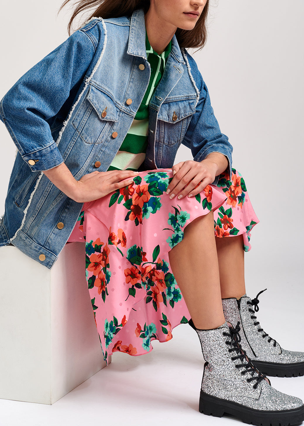 Two-tone frayed oversized denim jacket RE—SSENTIEL | Essentiel second hand