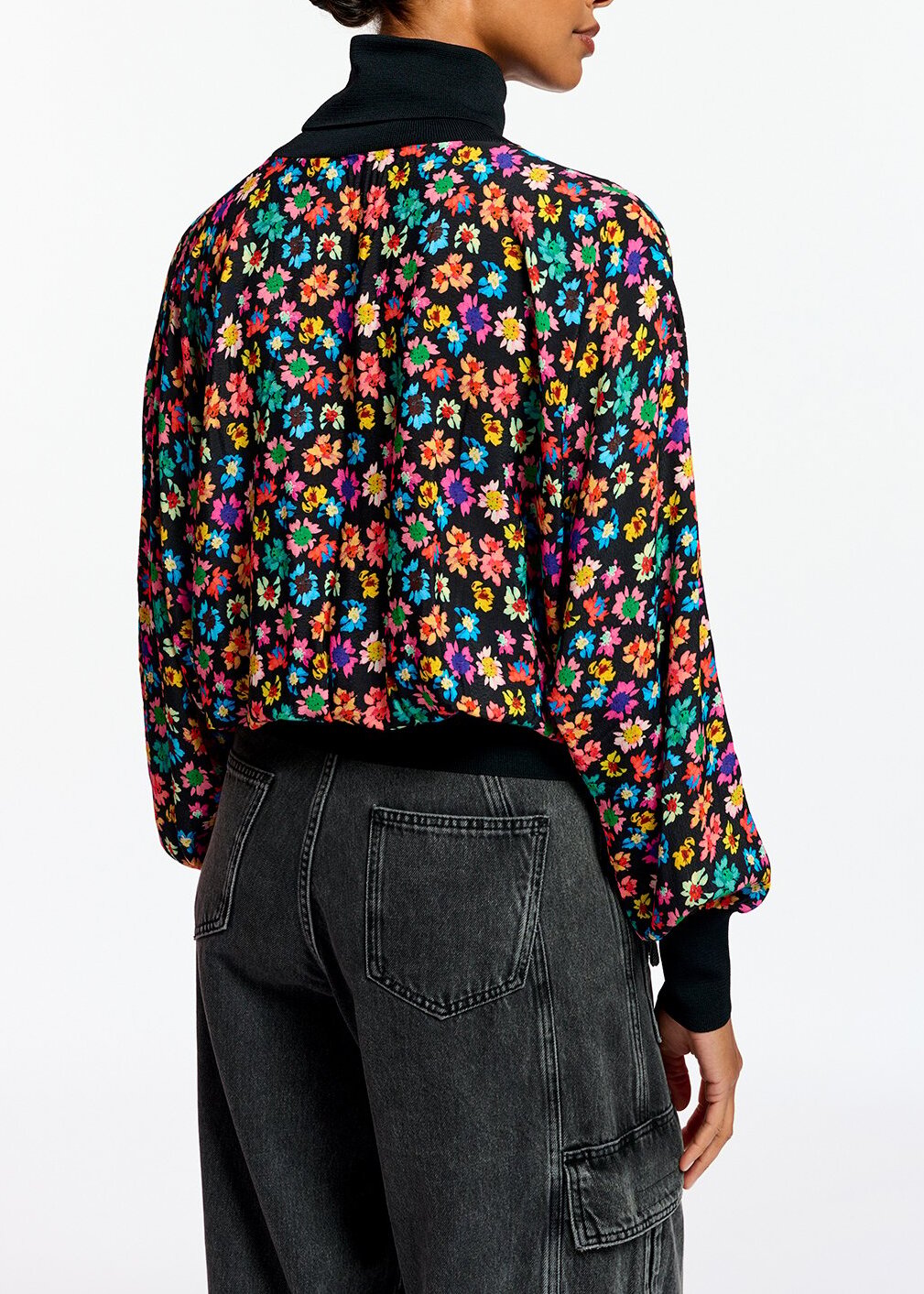 Zwarte bloementop met ribgebreide boorden RE—SSENTIEL | Essentiel second hand