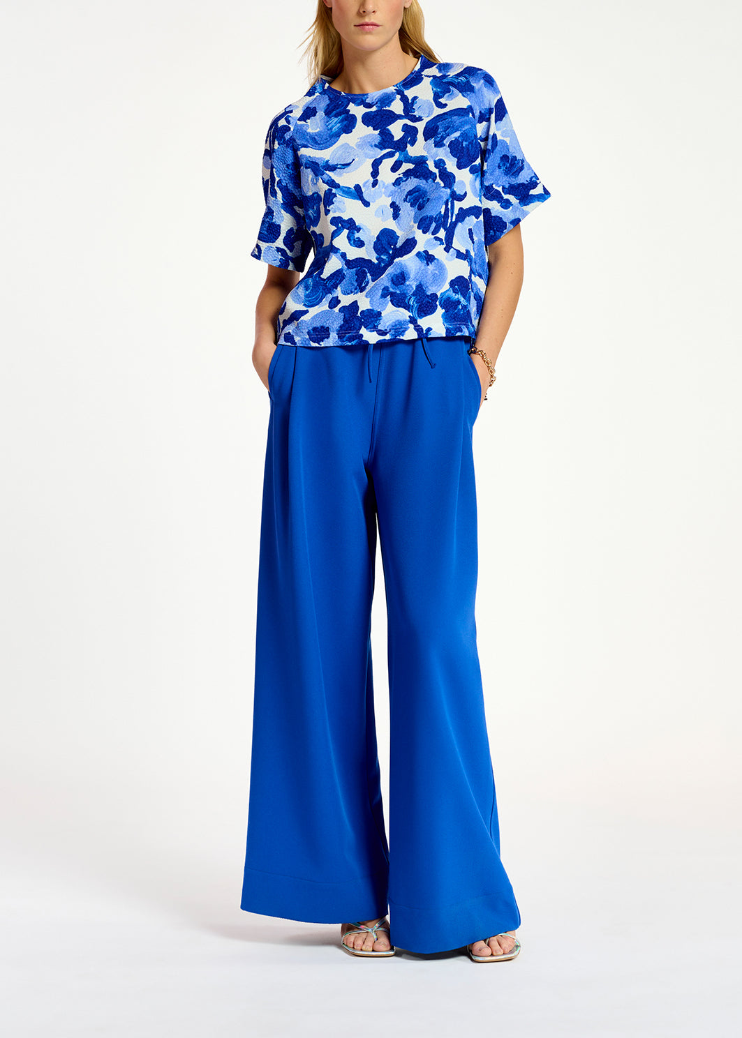 White and blue floral print oversized top RE—SSENTIEL | Essentiel second hand