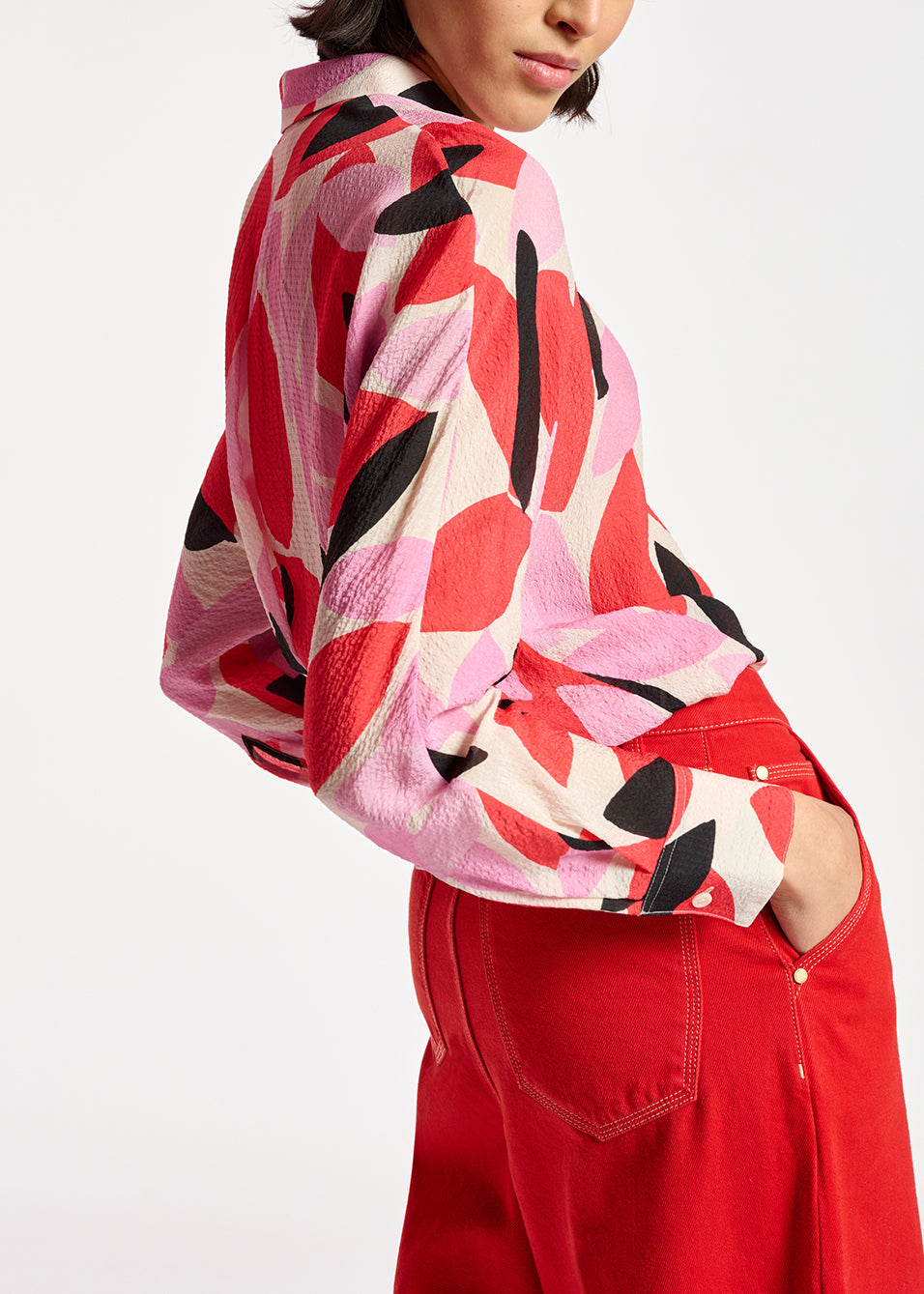 Chemise blanc cassé, rouge et rose à  imprimé abstrait RE—SSENTIEL | Essentiel second hand