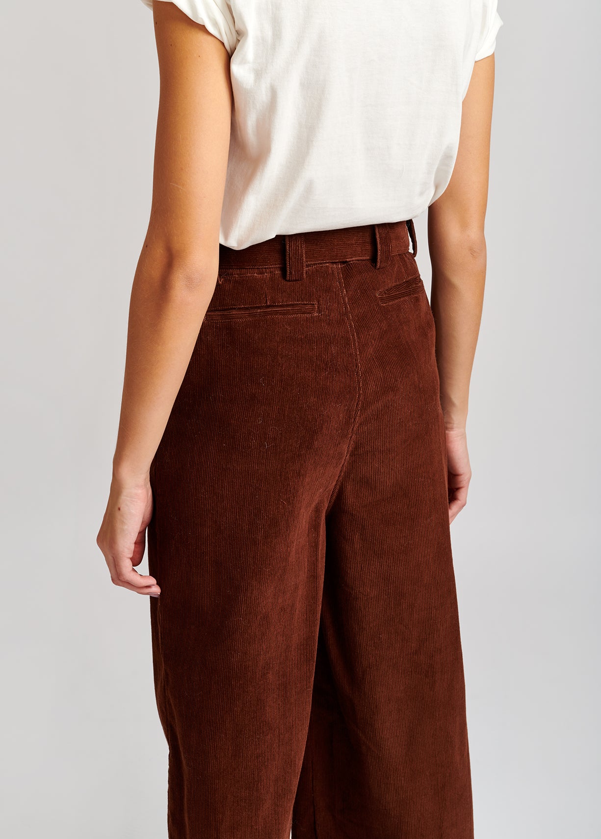 Chestnut brown cotton-corduroy belted pants RE—SSENTIEL | Essentiel second hand
