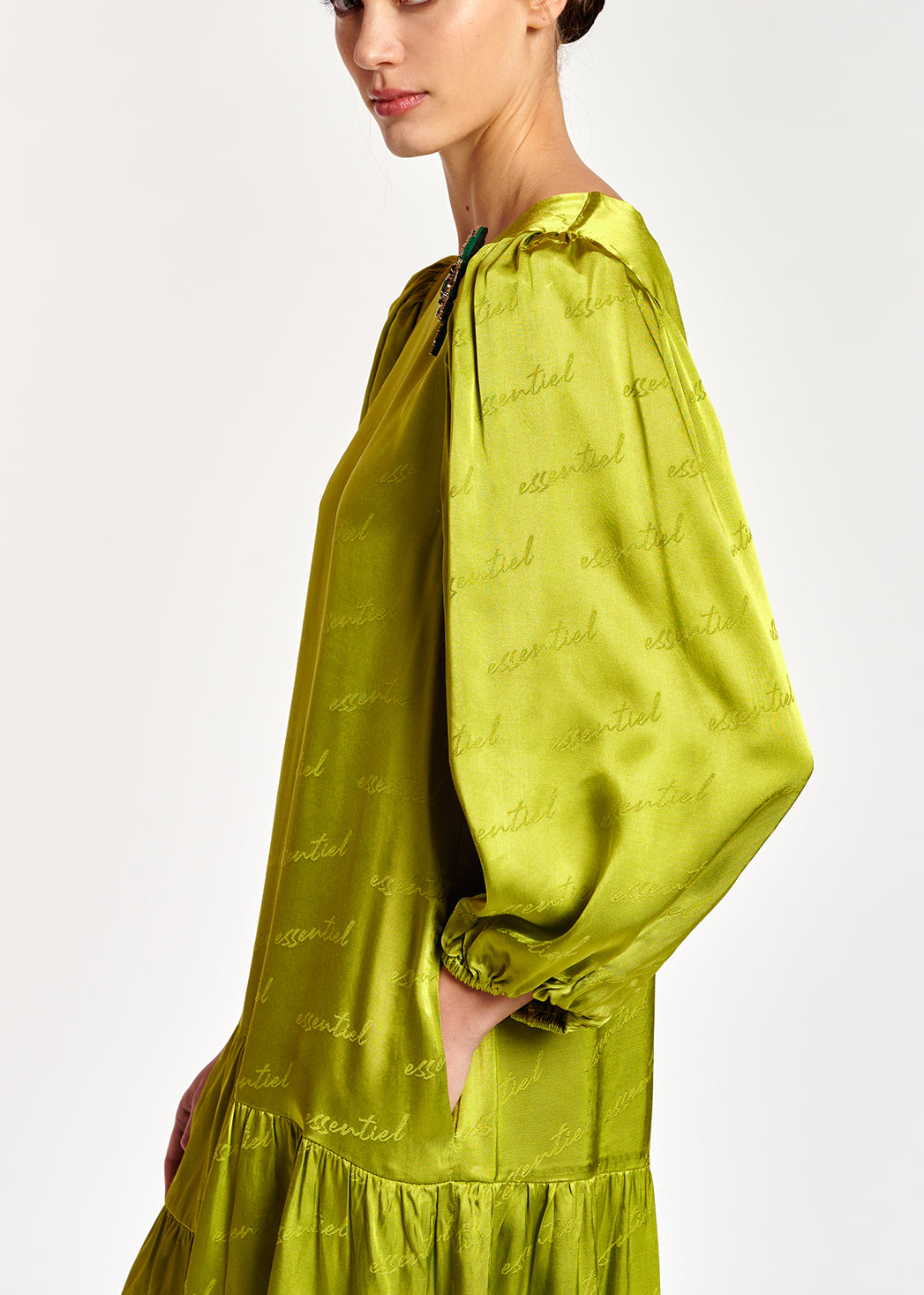 Limoengroene mini-jurk van satijnen jacquard RE—SSENTIEL | Essentiel second hand