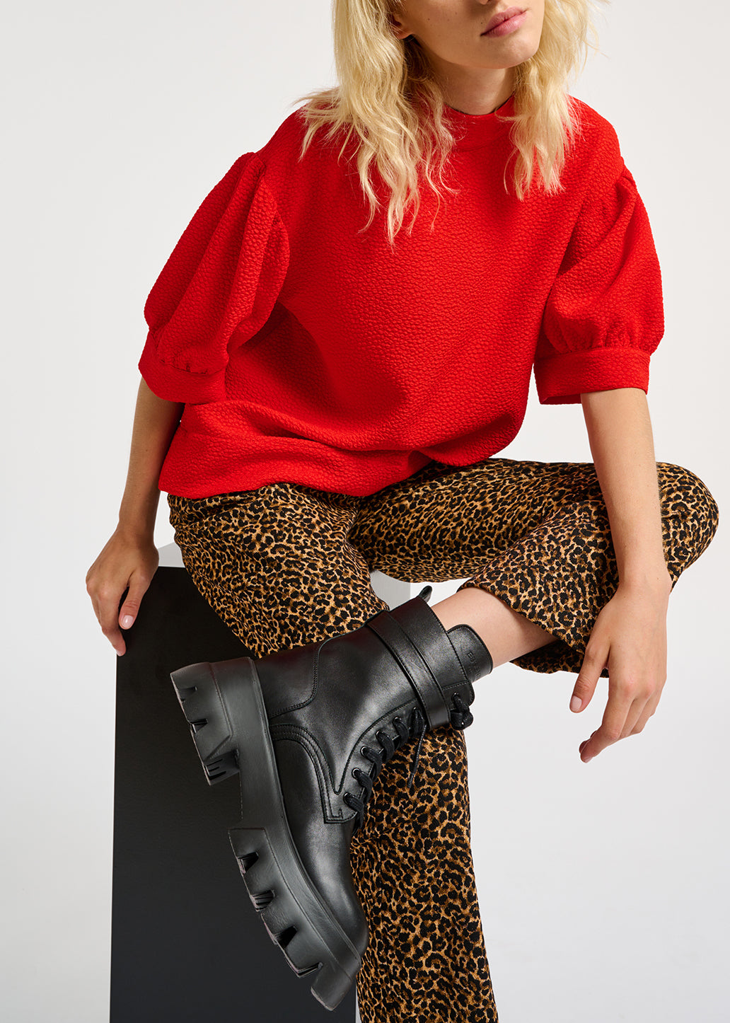 Red top with puffed sleeves RE—SSENTIEL | Essentiel second hand