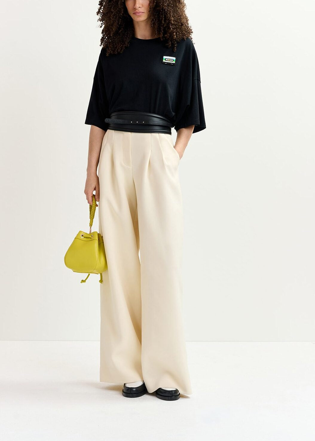 T-shirt court en coton bio noir à  broderie RE—SSENTIEL | Essentiel second hand