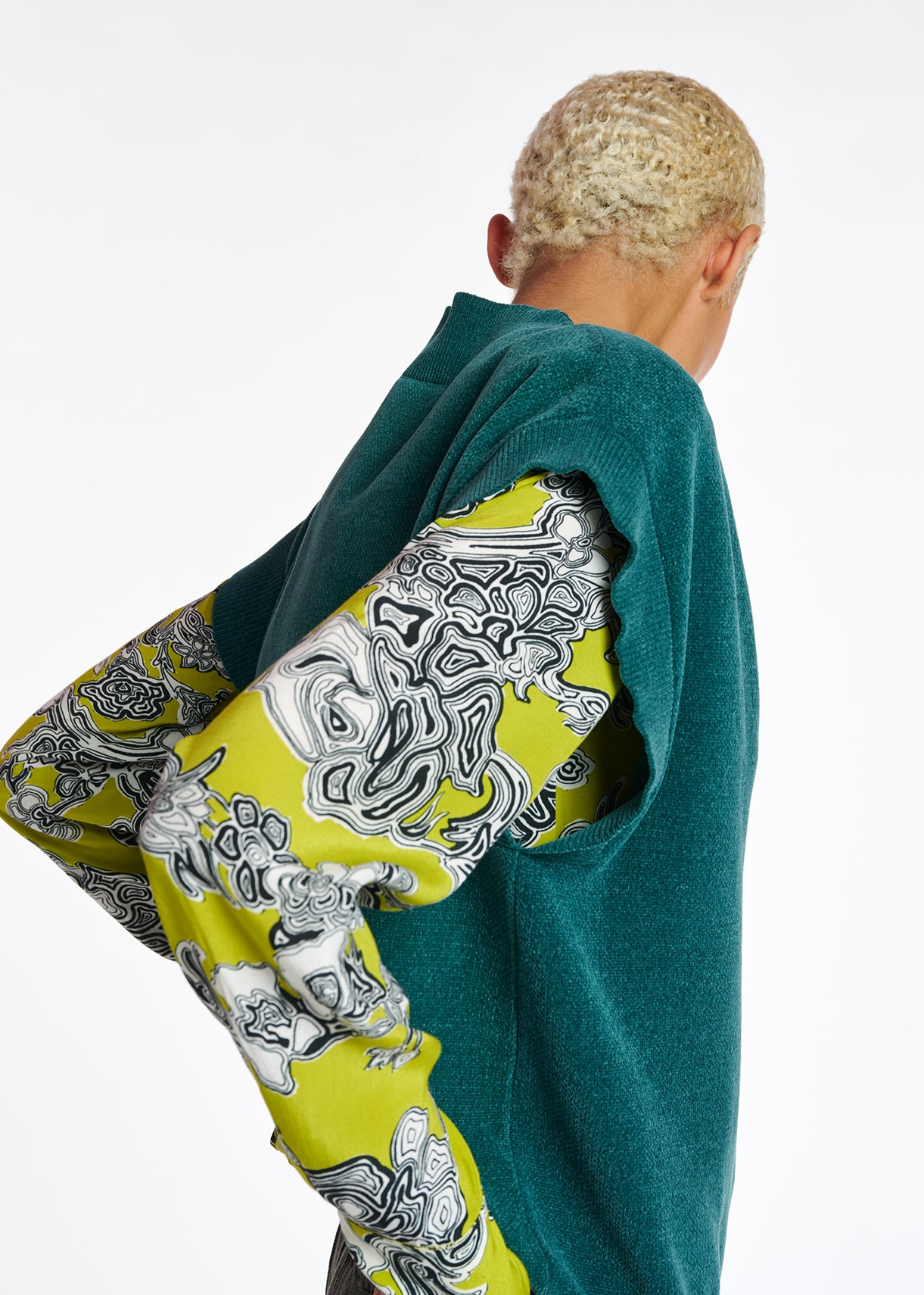 Pull en v bleu à manches courtes RE—SSENTIEL | Essentiel second hand