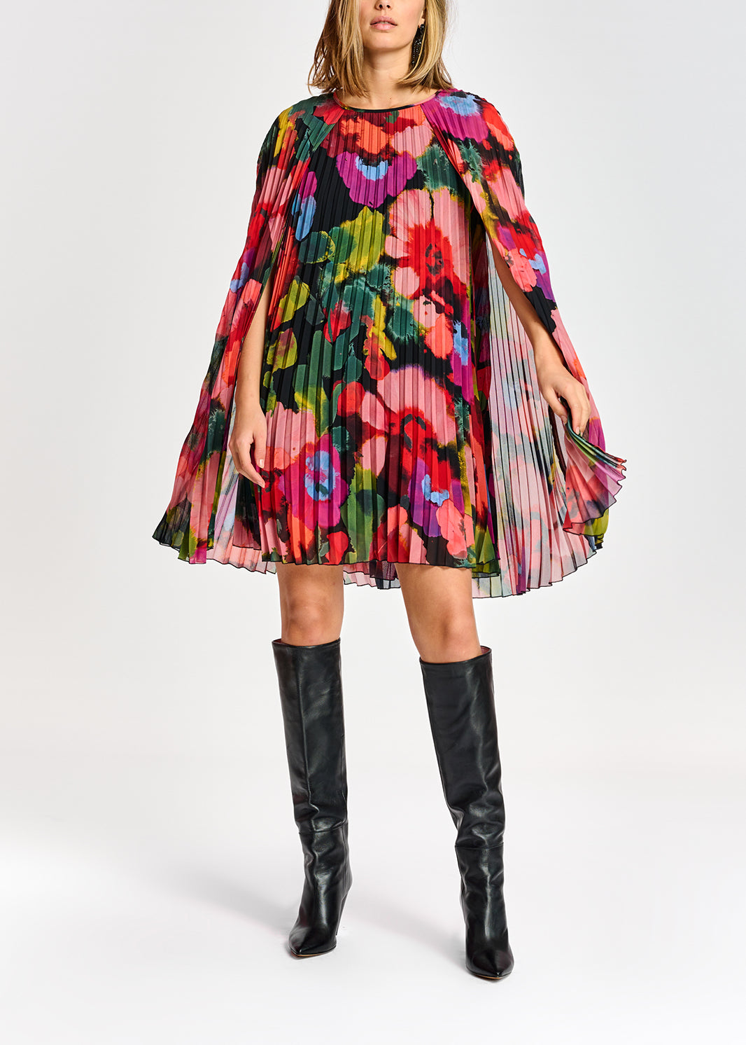 Assemble plissé cape dress RE—SSENTIEL | Essentiel second hand