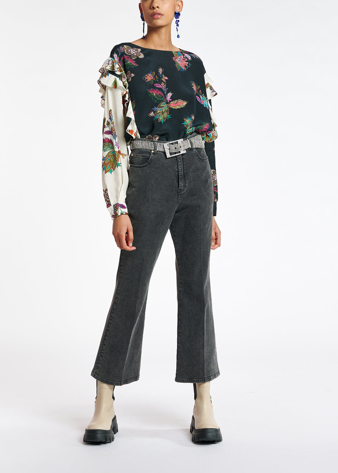 Zwarte jeans met uitlopende pijpen RE—SSENTIEL | Essentiel second hand