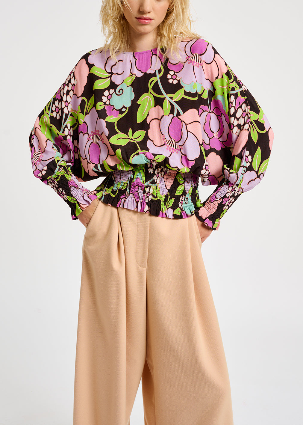 Top noir à imprimé fleuri et à smocks RE—SSENTIEL | Essentiel second hand