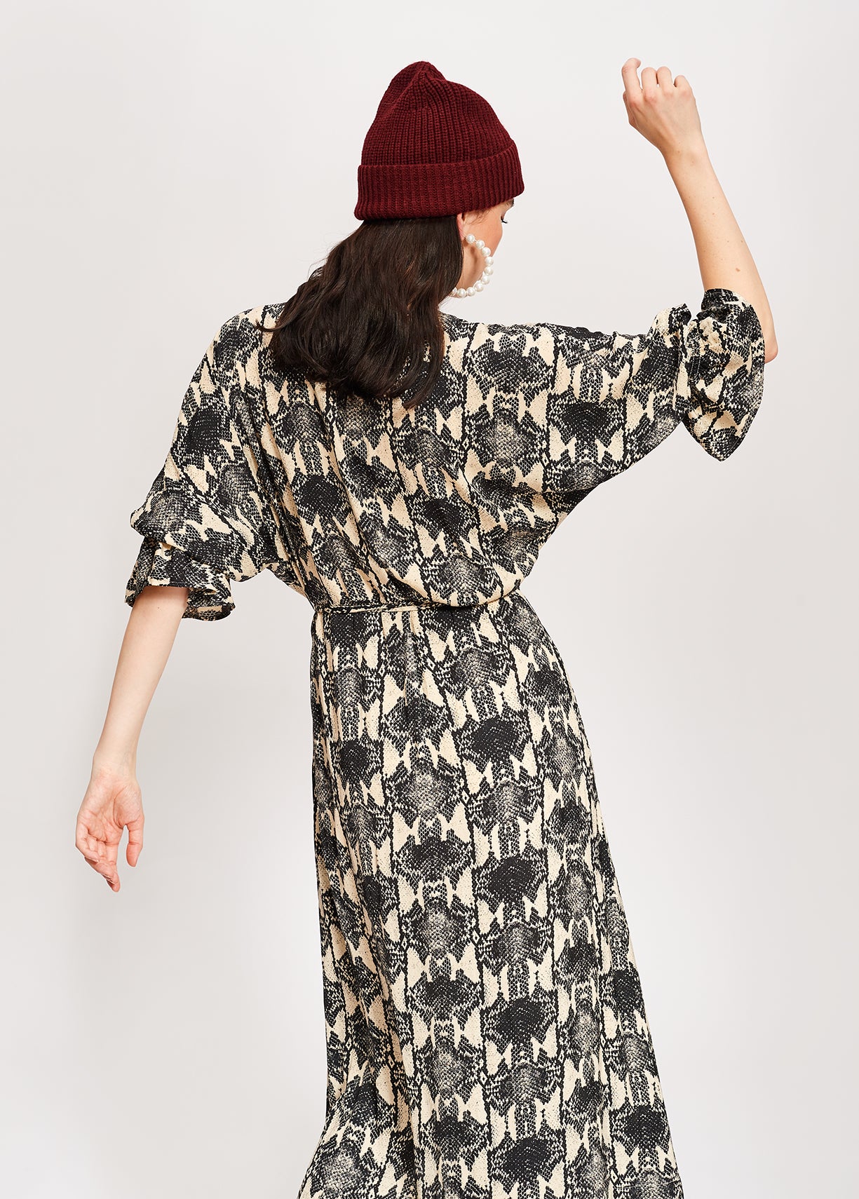 Gebroken witte midi-jurk met slangenprint en riem RE—SSENTIEL | Essentiel second hand