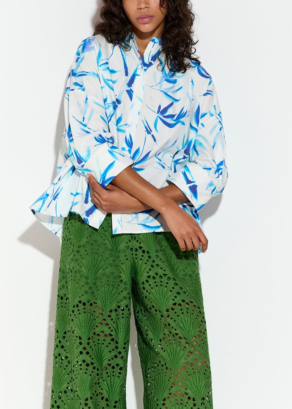 Off-white oversized cotton shirt with palm leaf print RE—SSENTIEL | Essentiel second hand