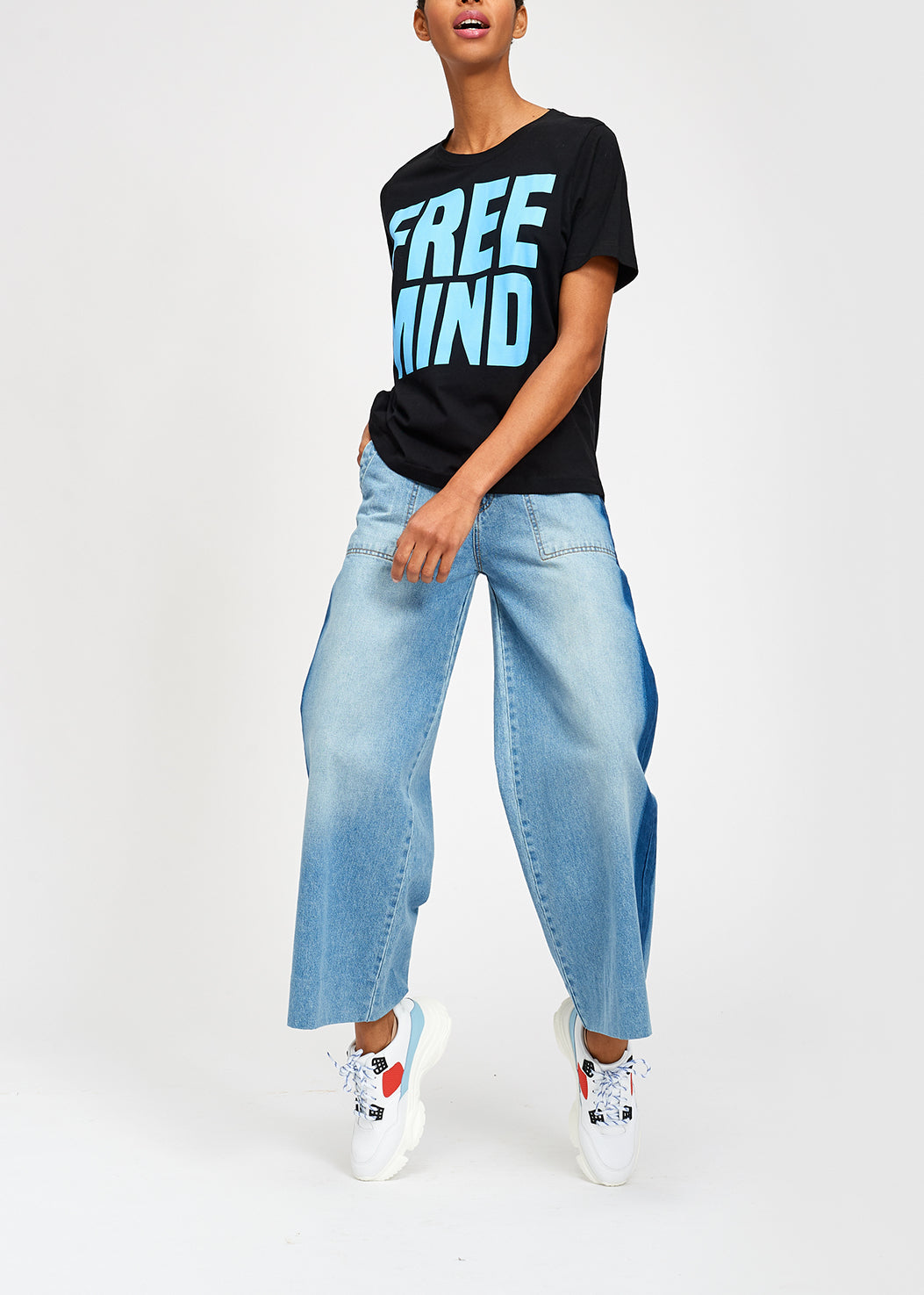 Black cotton t-shirt with blue free mind print RE—SSENTIEL | Essentiel second hand