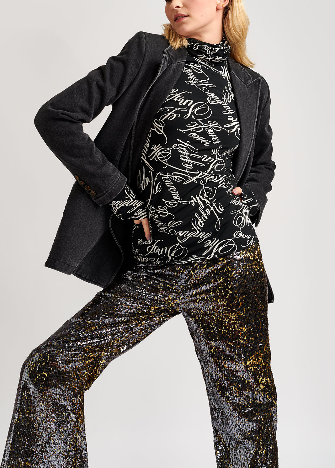 Pantalon aux jambes évasées à paillettes noires et dorées RE—SSENTIEL | Essentiel second hand