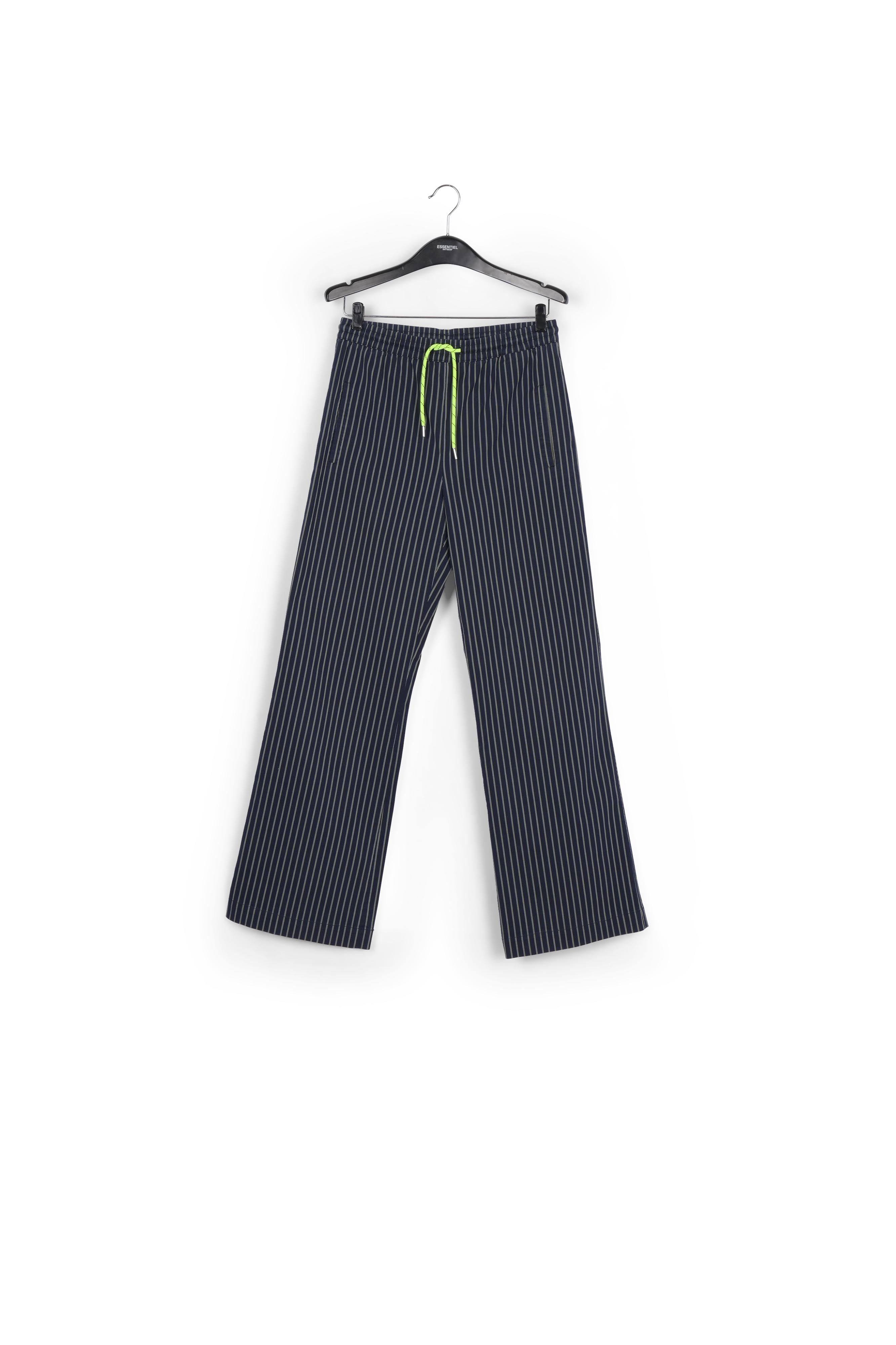 Vasari pantalons RE—SSENTIEL | Essentiel second hand