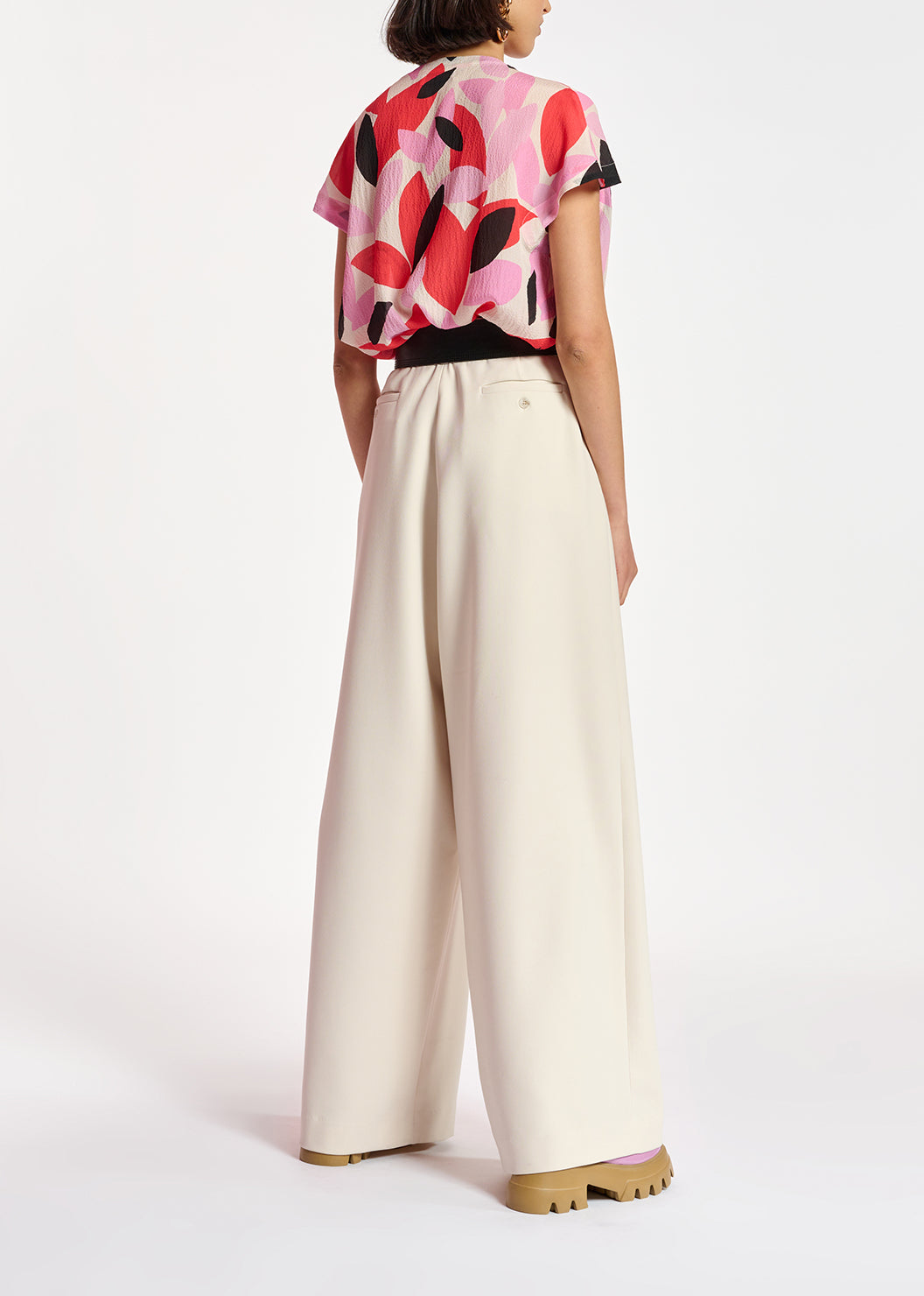 Off-white, red and pink abstract print short-sleeved top RE—SSENTIEL | Essentiel second hand