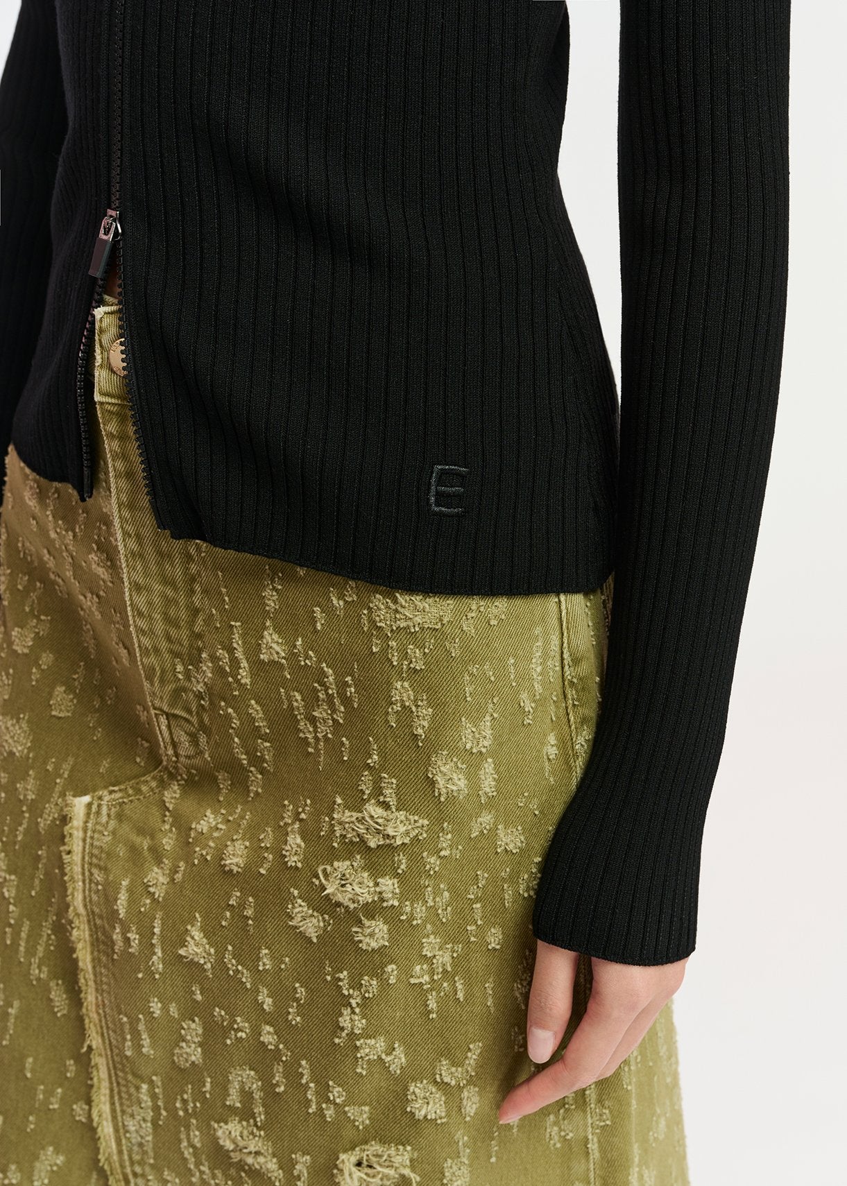 Pull en côtes noir avec zips RE—SSENTIEL | Essentiel second hand