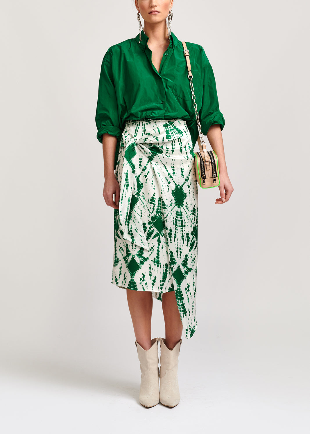 Gebroken witte en groene tie-dyed zijden midirok RE—SSENTIEL | Essentiel second hand