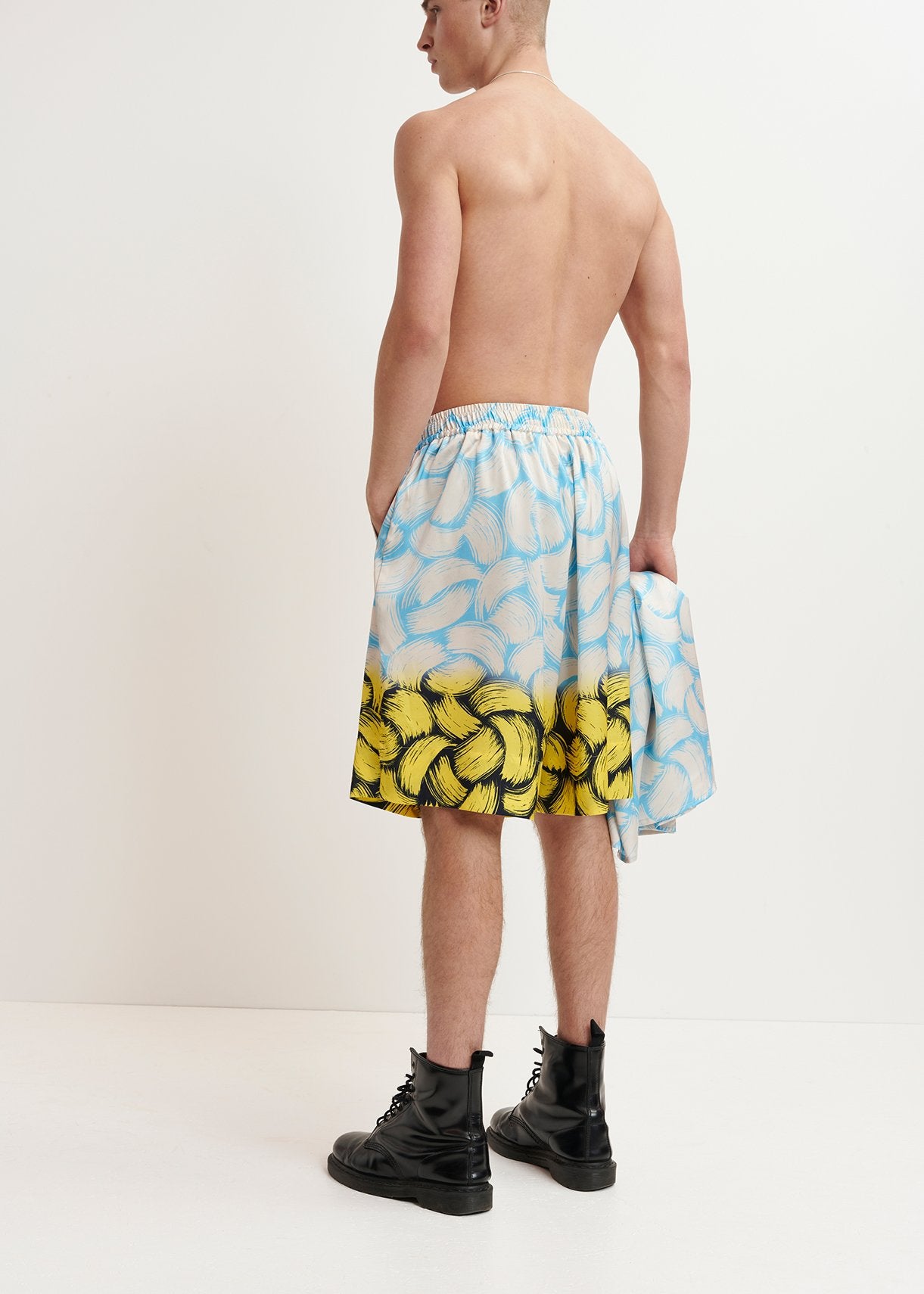 Blue, off-white and yellow abstract-print shorts RE—SSENTIEL | Essentiel second hand
