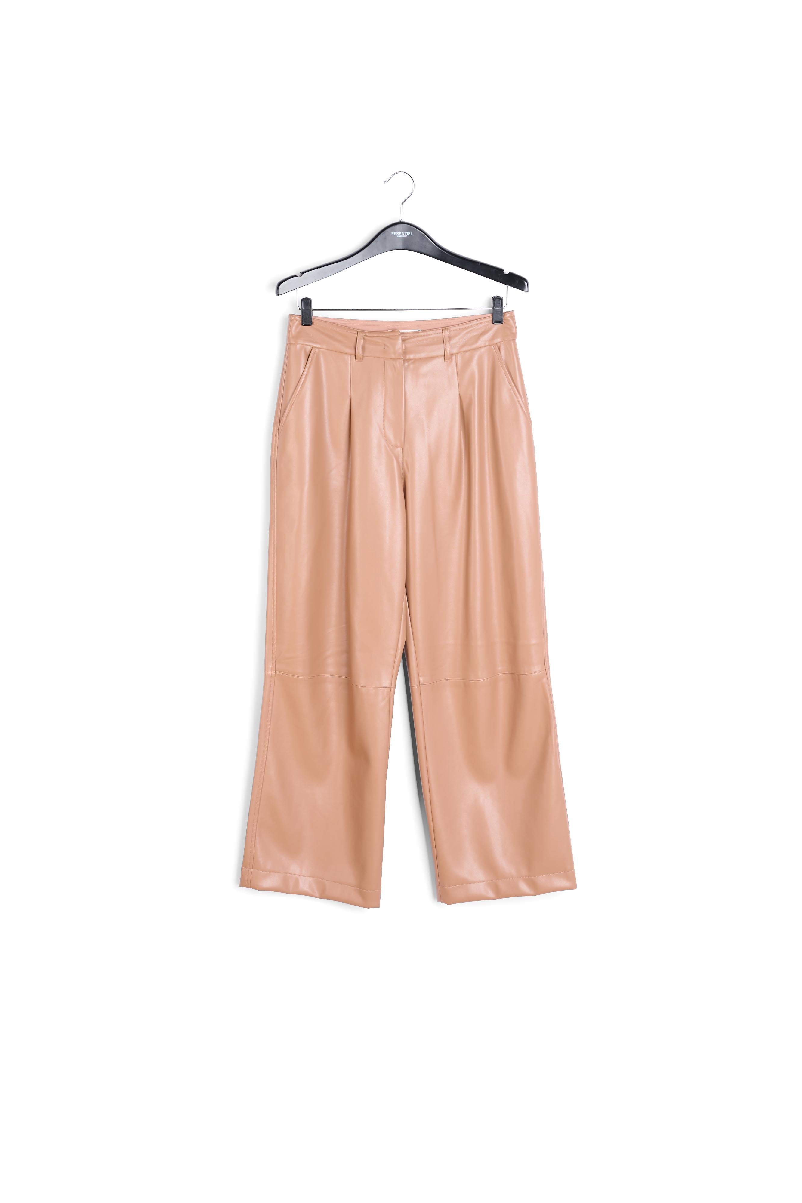 Pantalon droit en faux cuir camel RE—SSENTIEL | Essentiel second hand