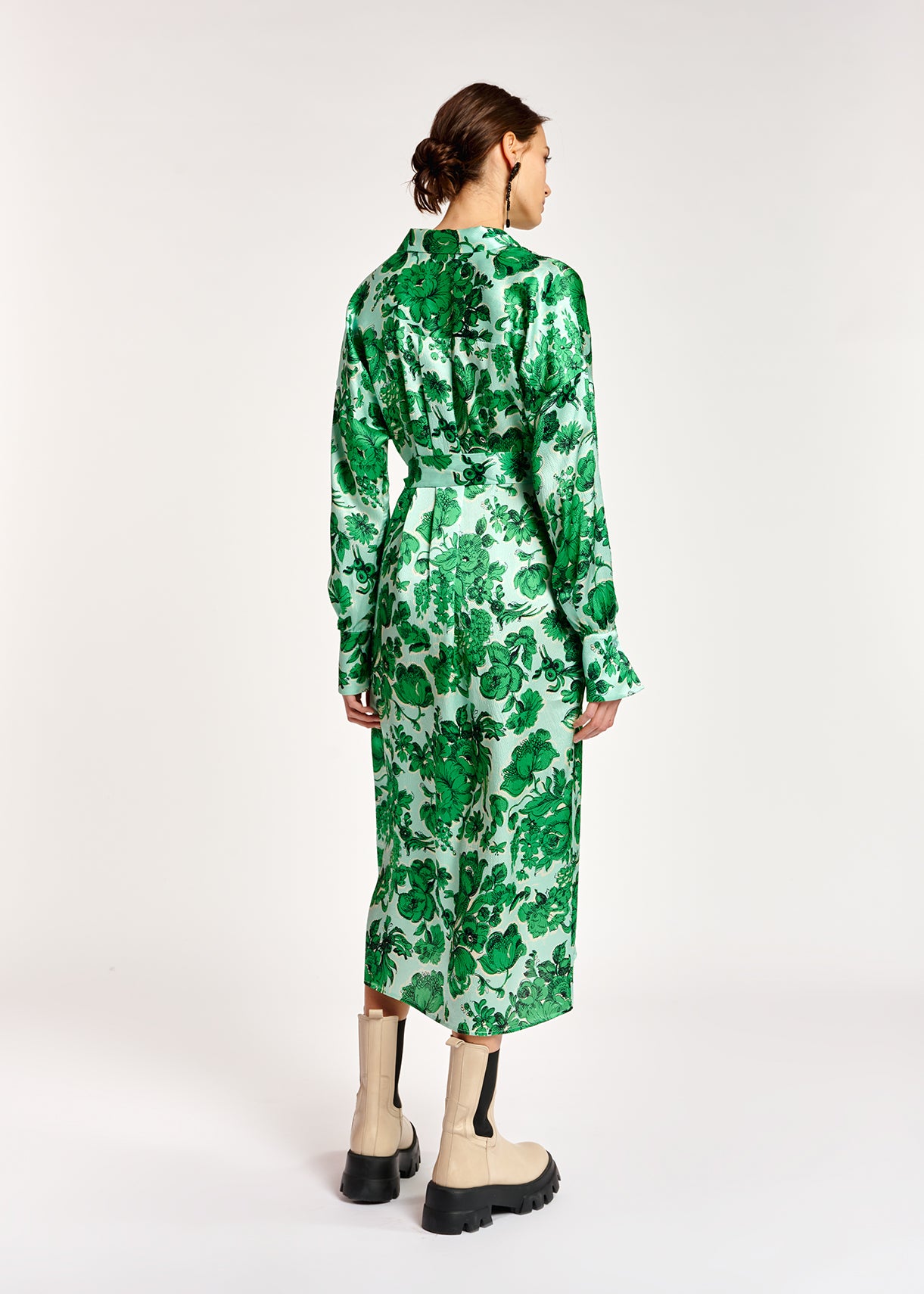 Robe chemise en soie bleue et verte fleurie RE—SSENTIEL | Essentiel second hand