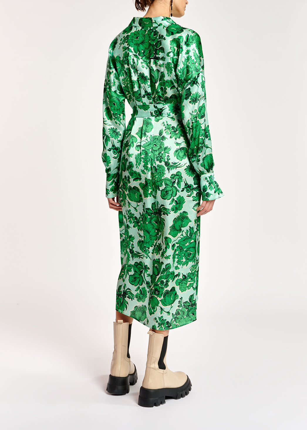 Robe chemise en soie bleue et verte fleurie RE—SSENTIEL | Essentiel second hand