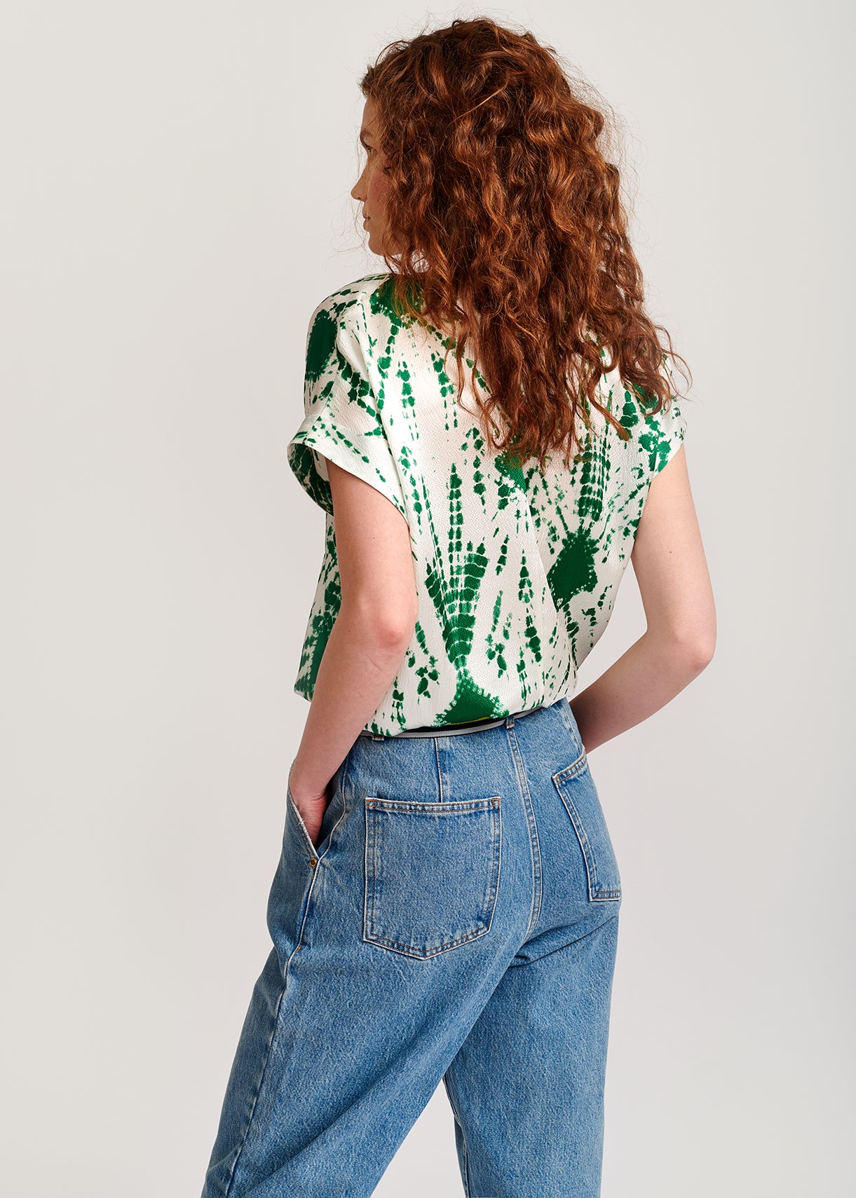 Gebroken witte en groene tie-dyed zijden top RE—SSENTIEL | Essentiel second hand