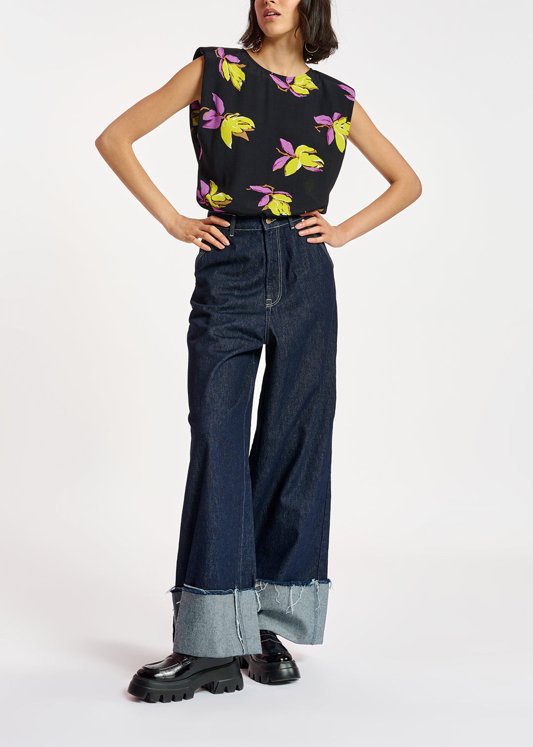 Black floral-print sleeveless top with padded shoulders RE—SSENTIEL | Essentiel second hand