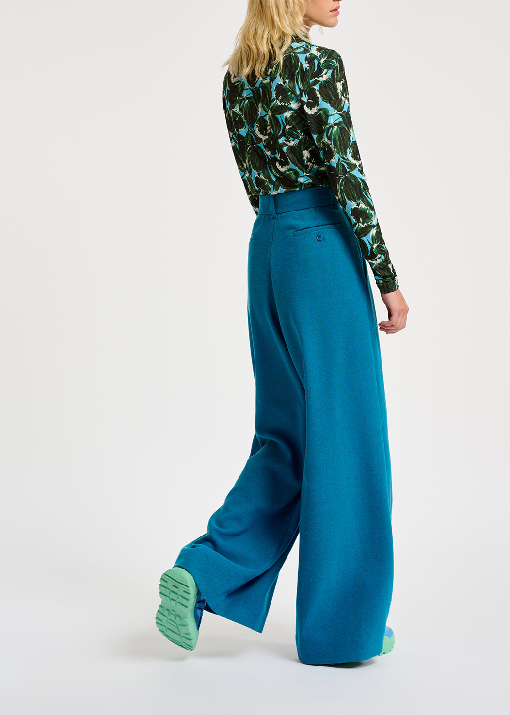 Blue and dark green leaf-print turtleneck top RE—SSENTIEL | Essentiel second hand