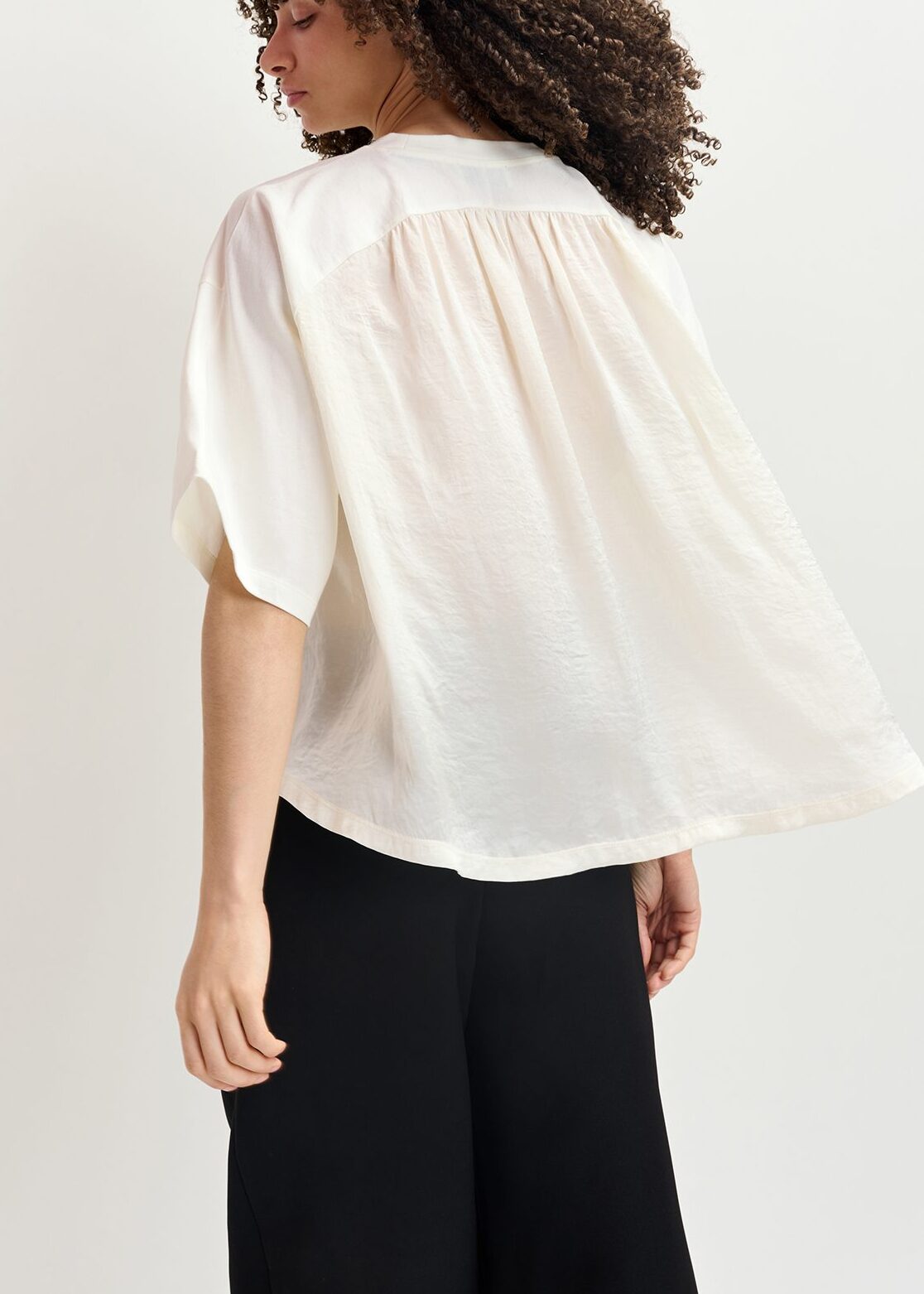 Off-white T-shirt with satin back panel RE—SSENTIEL | Essentiel second hand