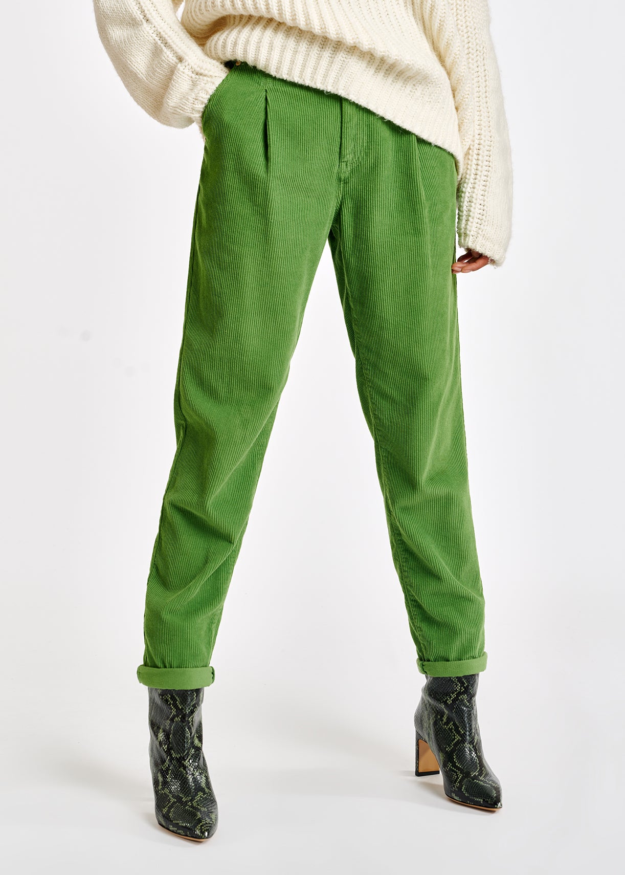Pantalon en velours vert RE—SSENTIEL | Essentiel second hand