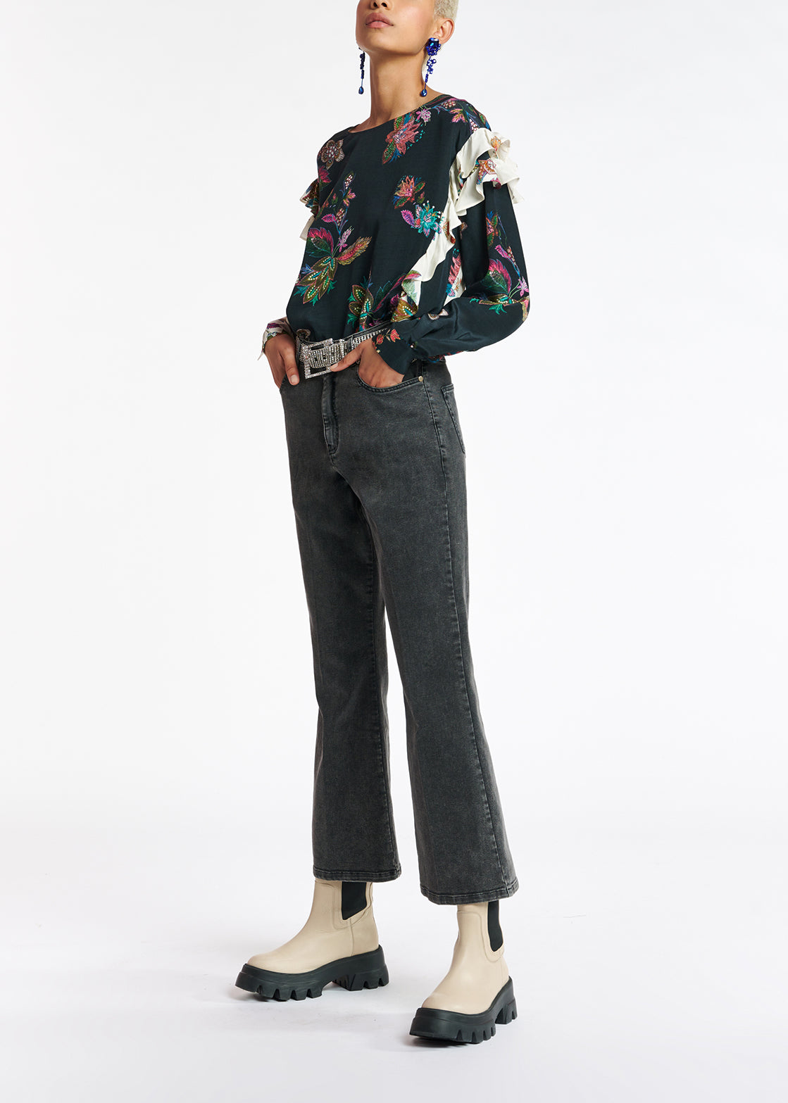 Jean noir aux jambes évasées RE—SSENTIEL | Essentiel second hand