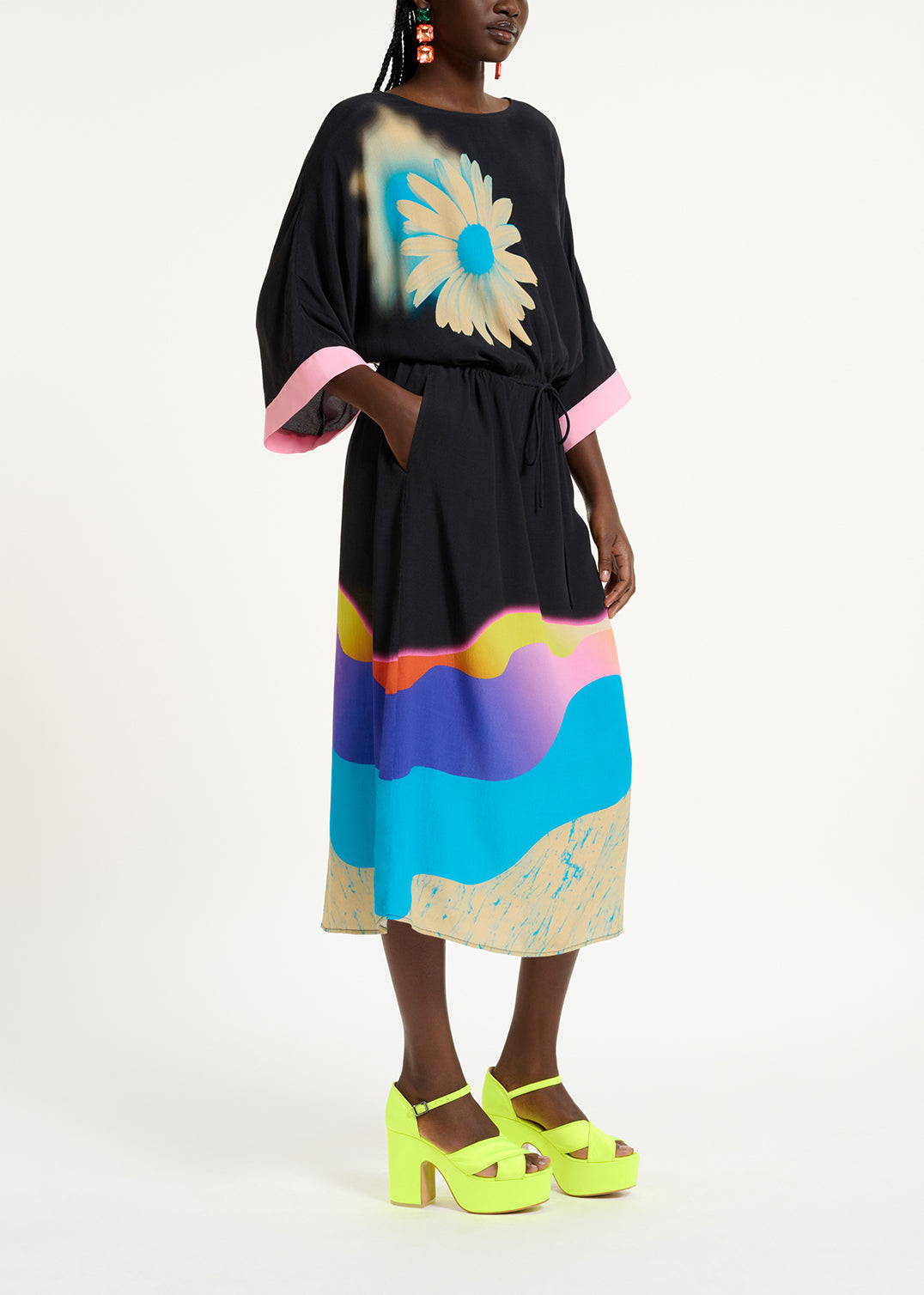 Zwarte midi-jurk met kleurrijke print RE—SSENTIEL | Essentiel second hand