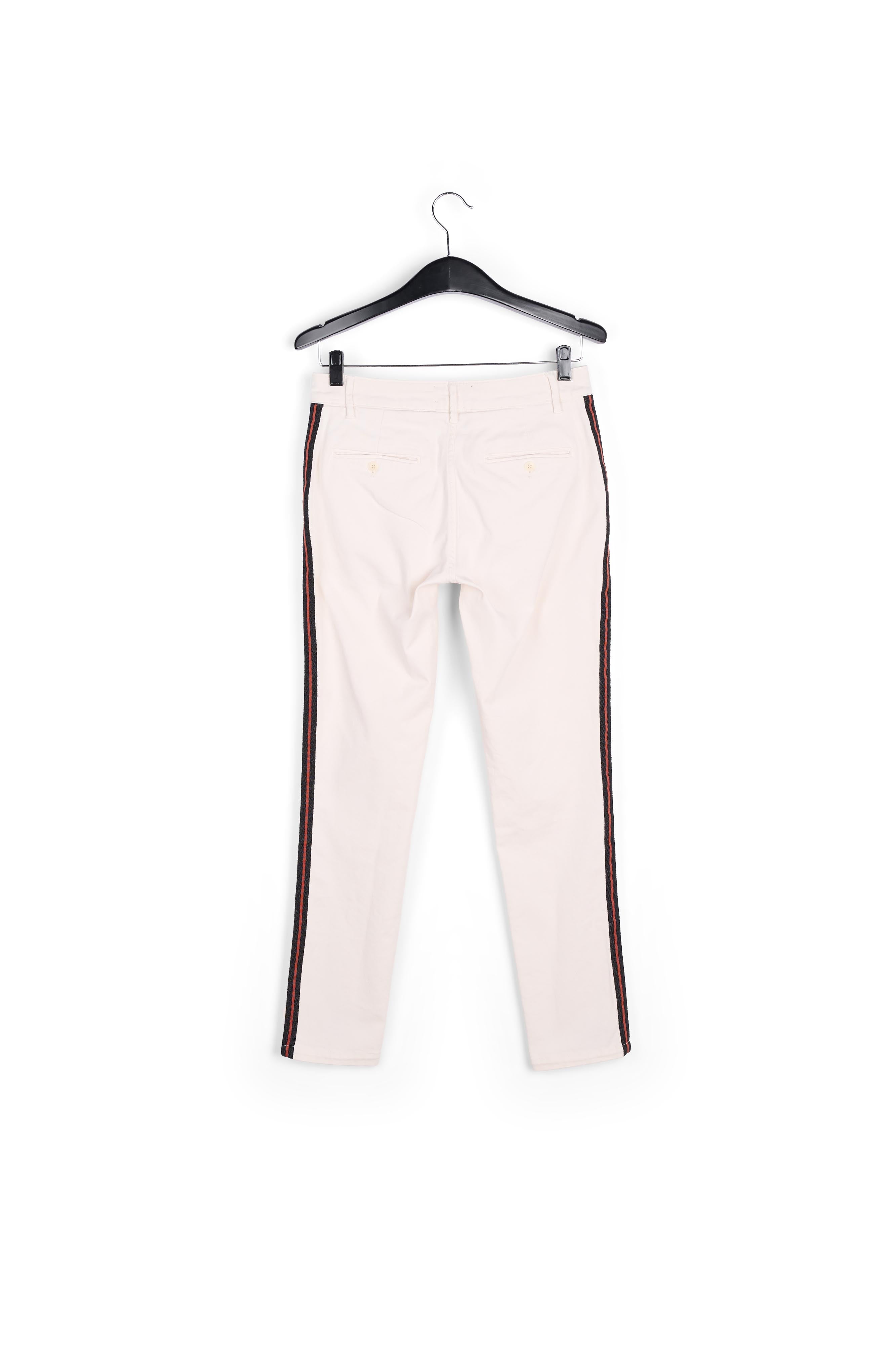 Pantalon en coton sergé blanc avec ruban noir et rouge RE—SSENTIEL | Essentiel second hand