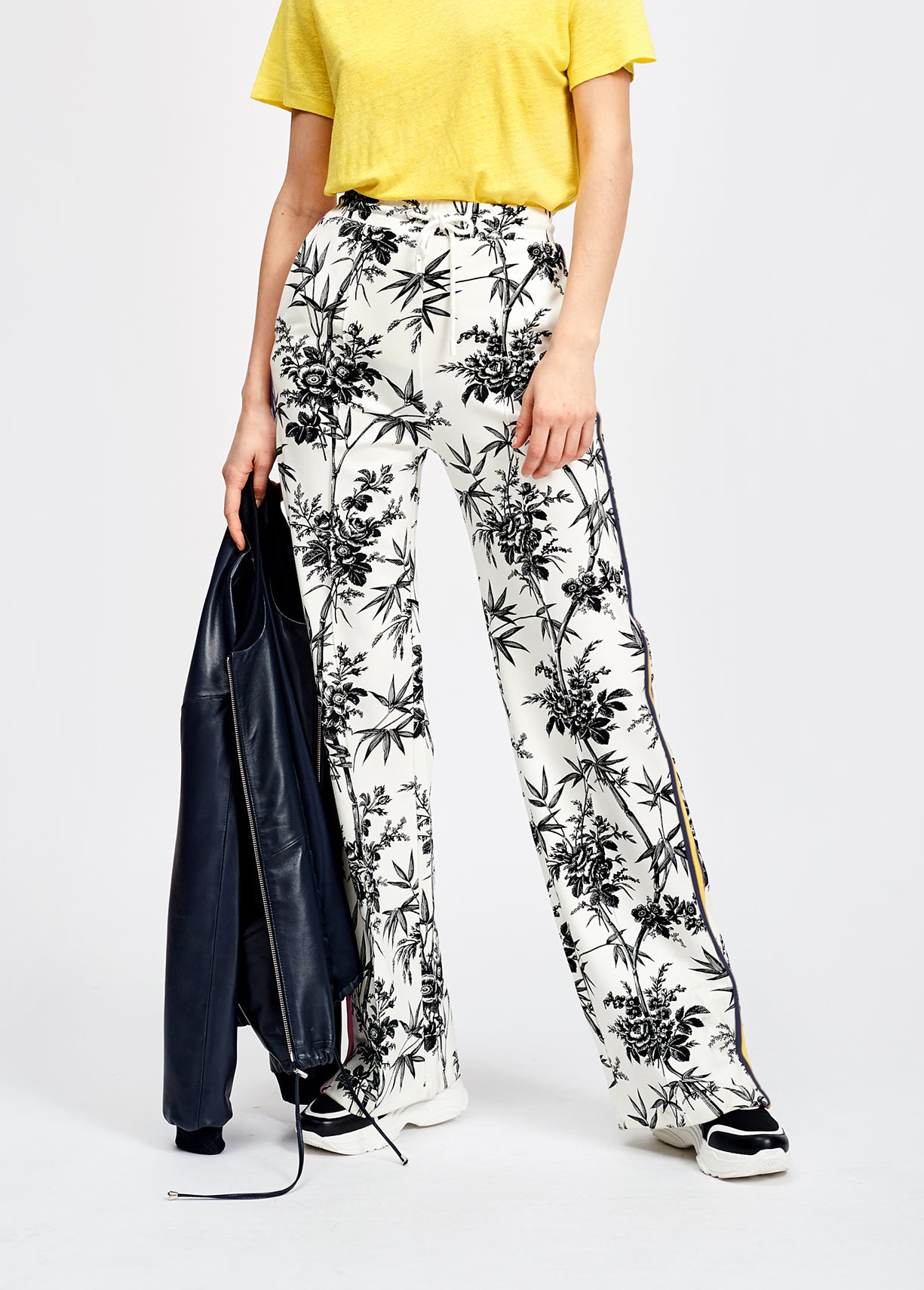 Klassieke witte joggingbroek met zwarte print RE—SSENTIEL | Essentiel second hand