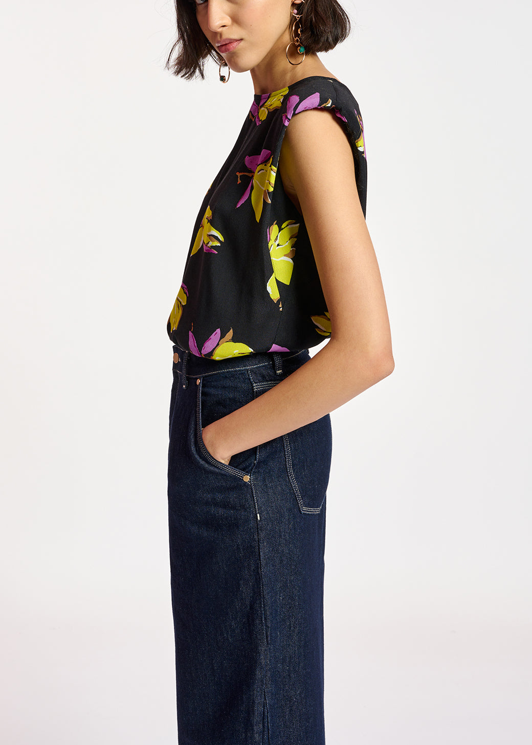 Black floral-print sleeveless top with padded shoulders RE—SSENTIEL | Essentiel second hand