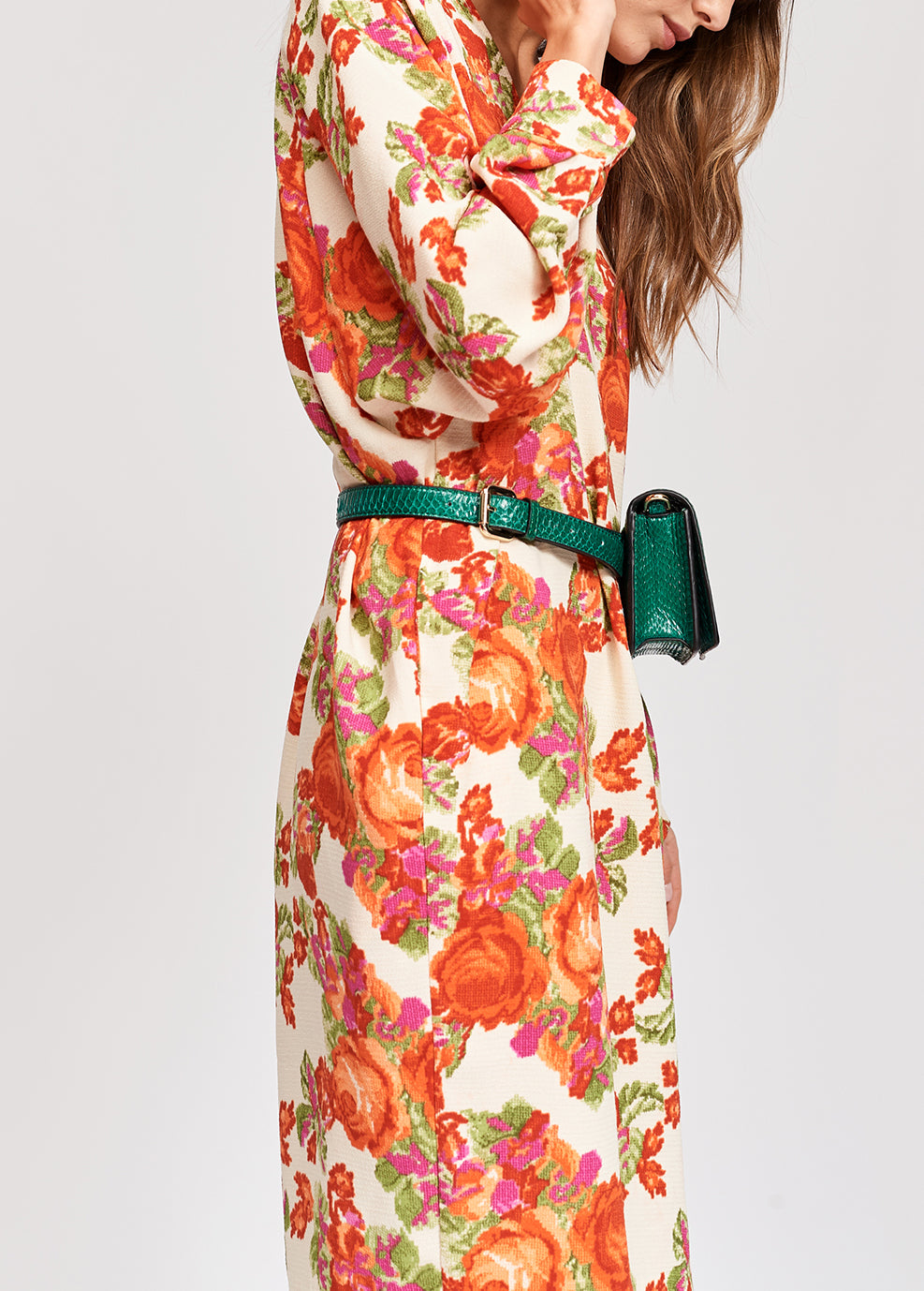 Jurk met v-hals en oranje/rode bloemenprint RE—SSENTIEL | Essentiel second hand