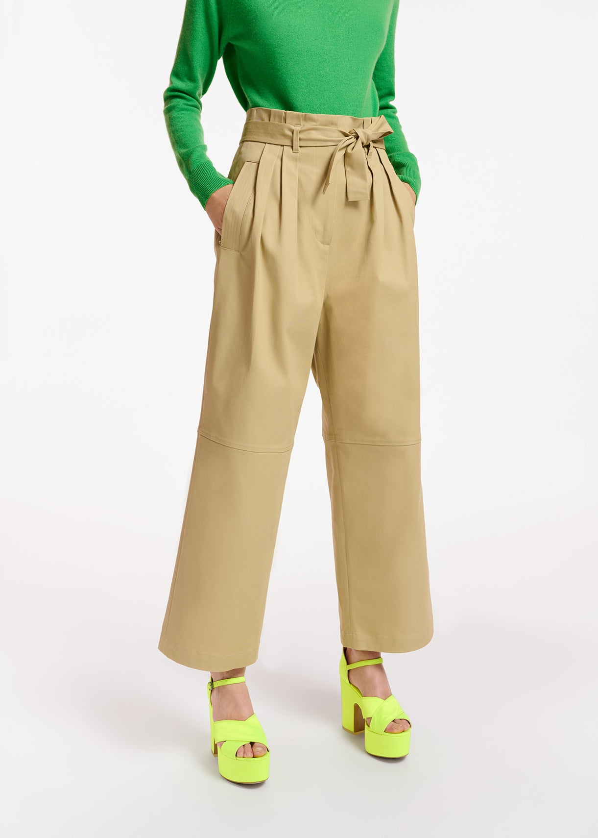 Pantalon droit beige avec ceinture RE—SSENTIEL | Essentiel second hand