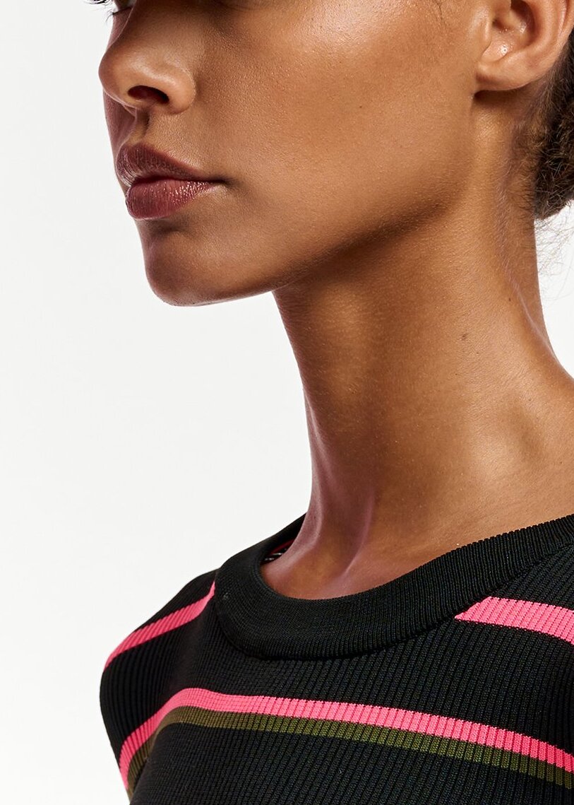 Zwart, fluoroze en kaki gestreepte trui RE—SSENTIEL | Essentiel second hand