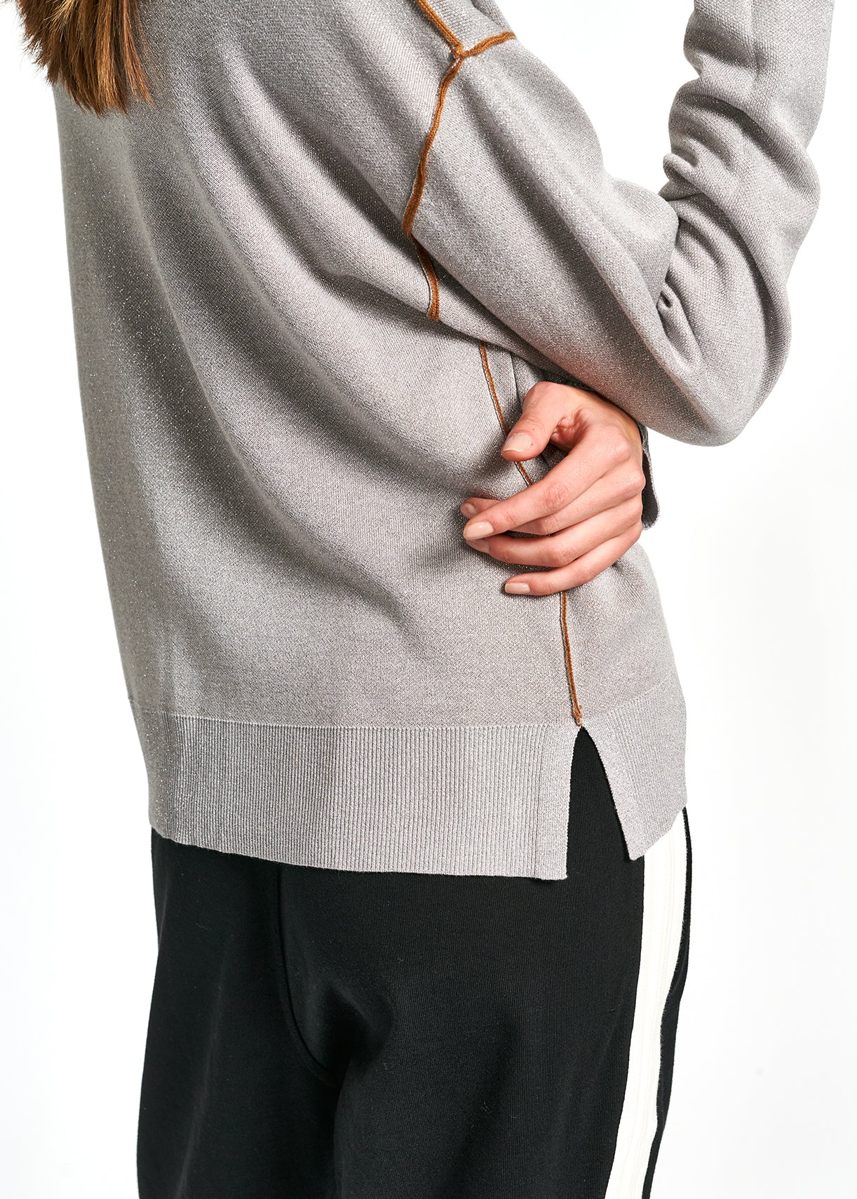 Pull carré camel et doré à encolure v RE—SSENTIEL | Essentiel second hand