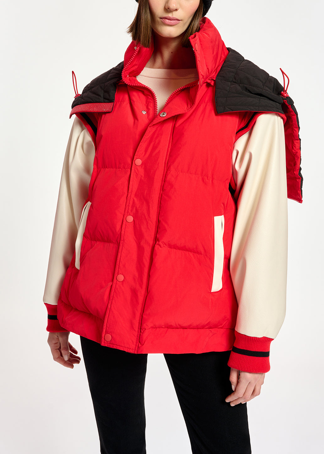 Doudoune rouge à capuche et manches en faux cuir RE—SSENTIEL | Essentiel second hand