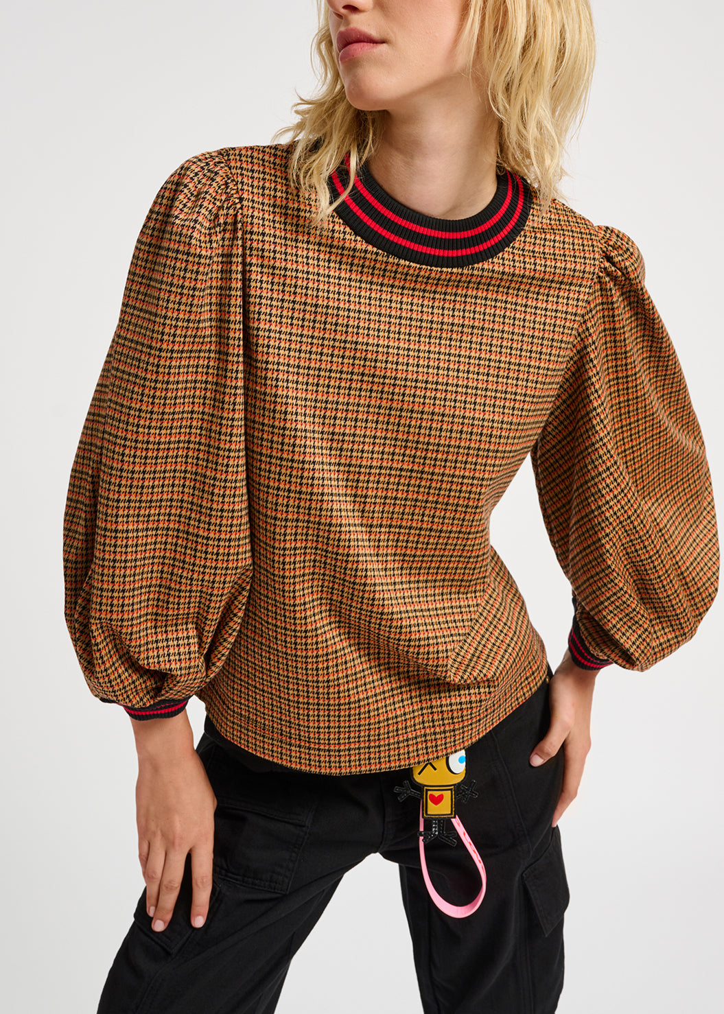 Off-white and orange houndstooth motif puffed-sleeves top RE—SSENTIEL | Essentiel second hand