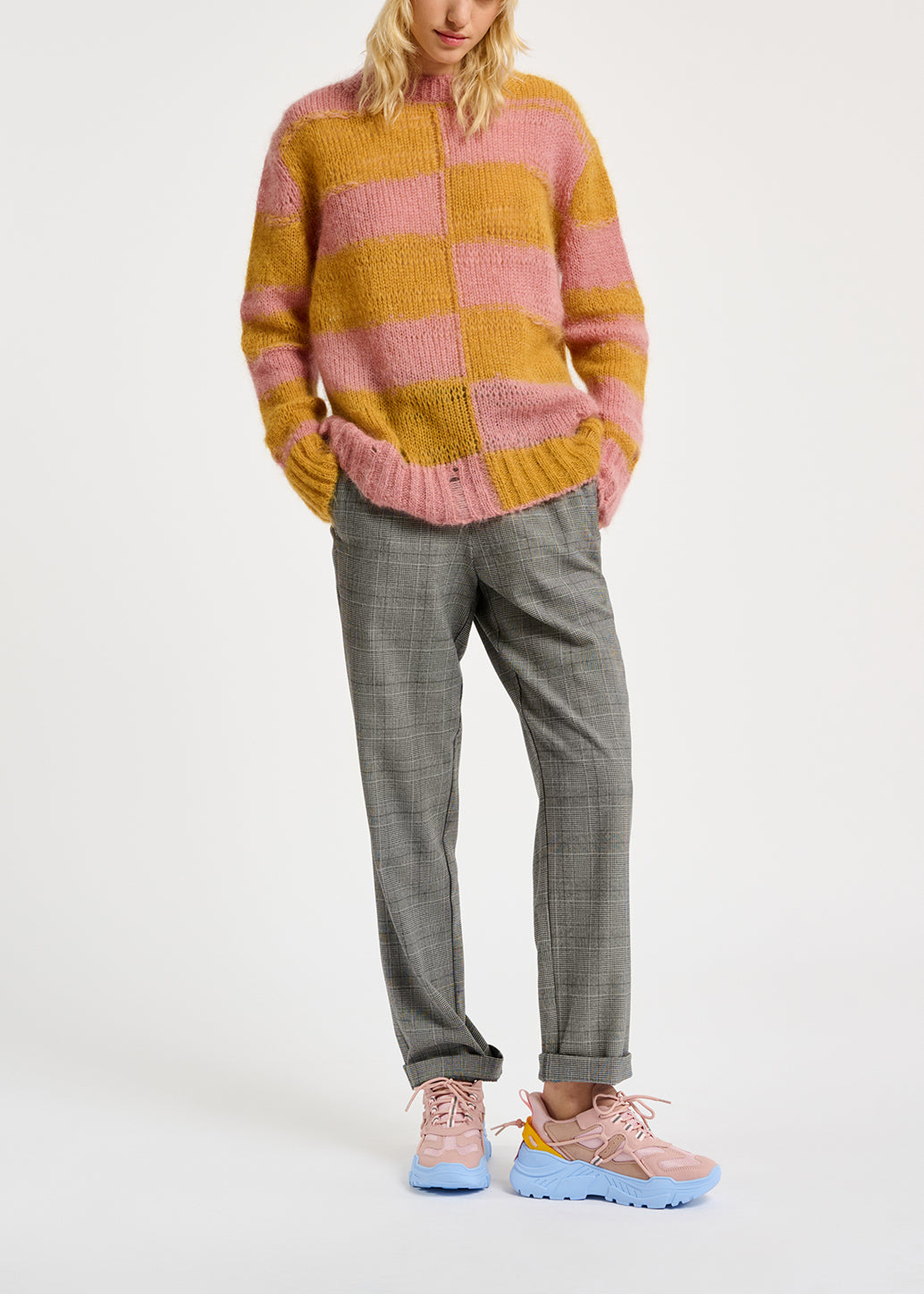 Vintage roze en okergeel gestreepte trui met versleten look RE—SSENTIEL | Essentiel second hand