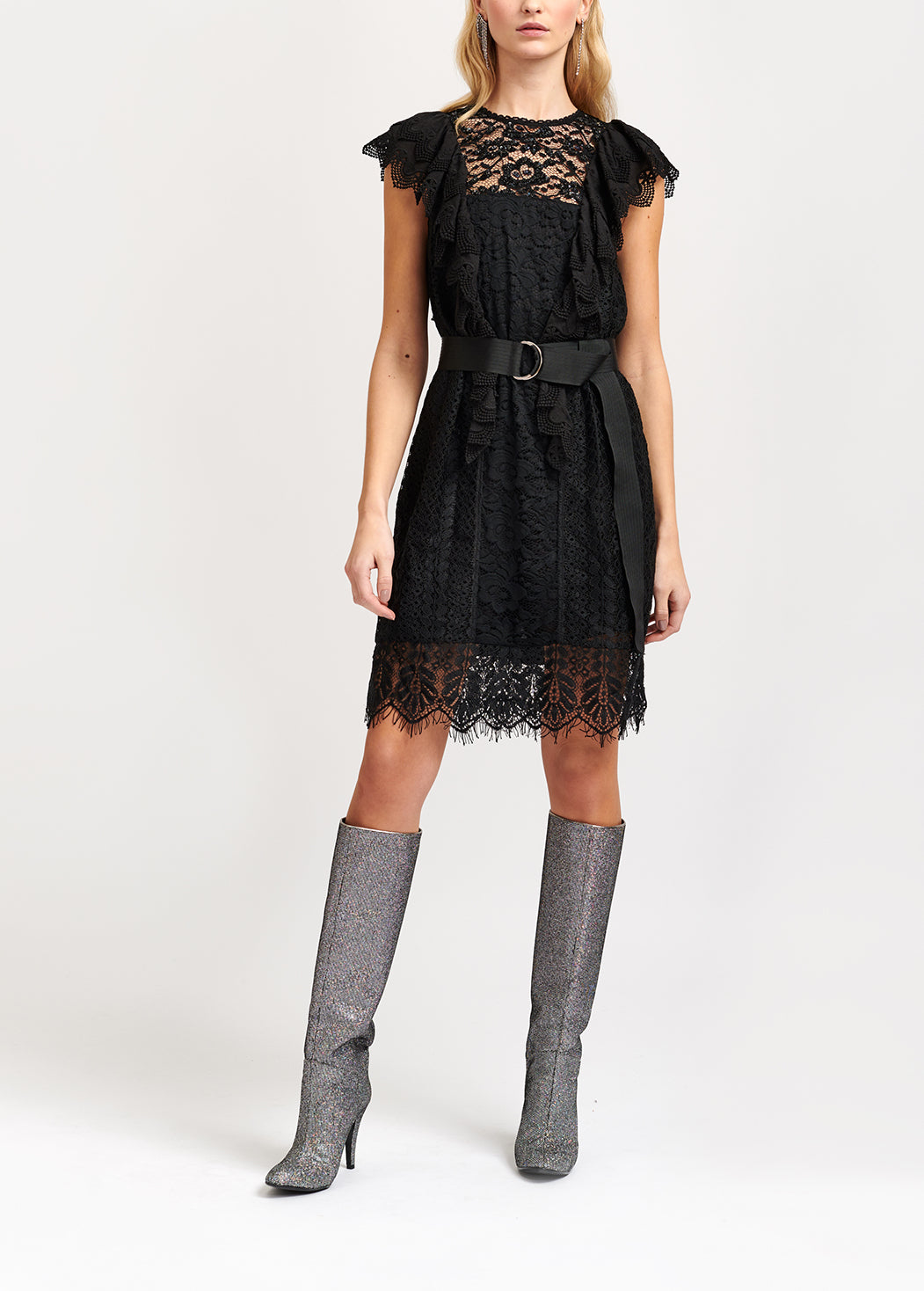 Robe ceinturée en dentelle noire avec ruches et paillettes RE—SSENTIEL | Essentiel second hand