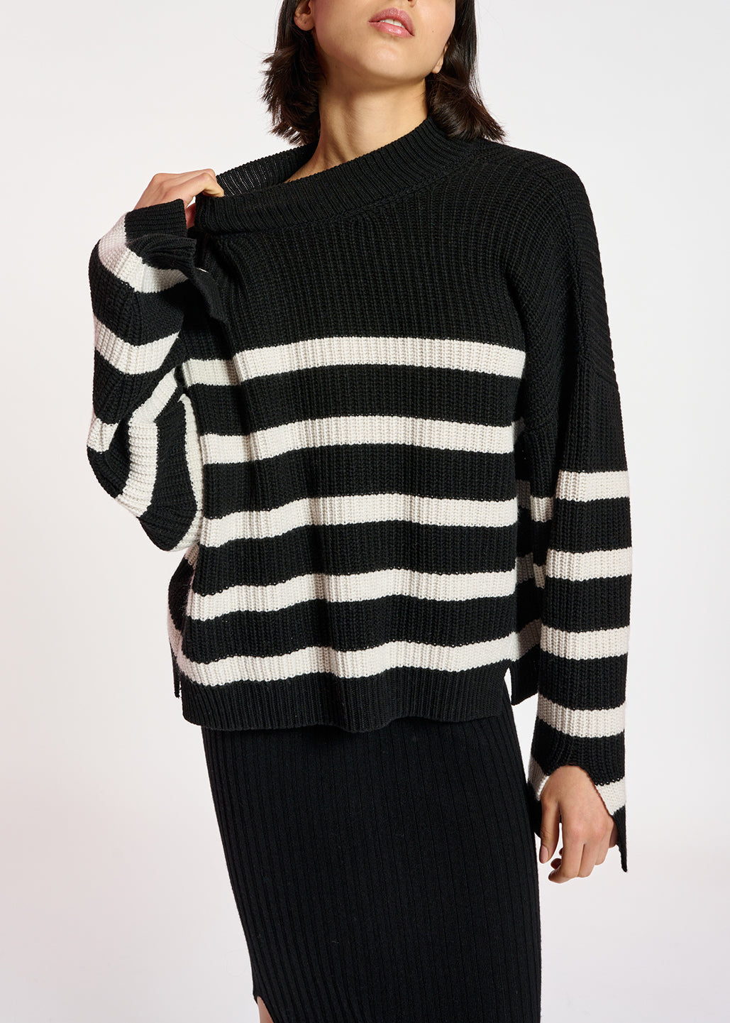 Pull oversize en tricot à rayures noir et blanc RE—SSENTIEL | Essentiel second hand