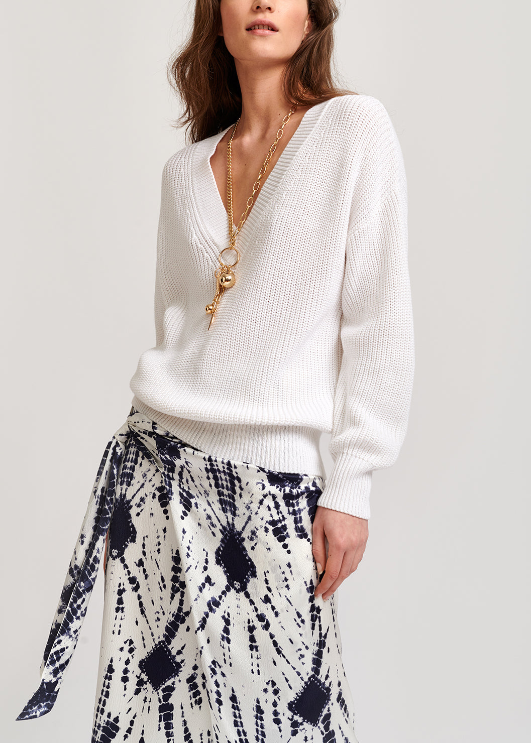 Pull v blanc cassé en coton mélangé RE—SSENTIEL | Essentiel second hand