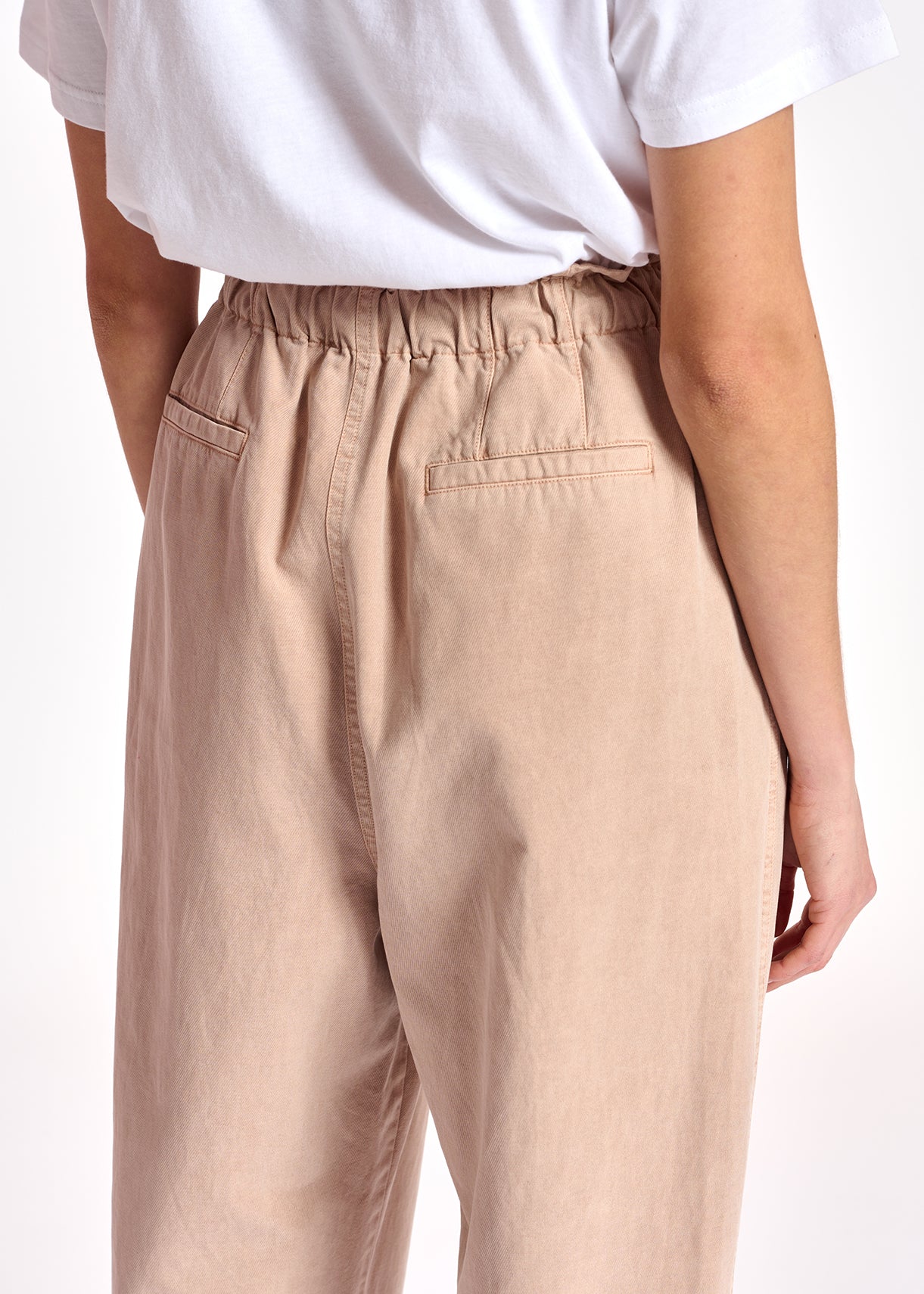 Beige katoenen broek met toelopende pijpen RE—SSENTIEL | Essentiel second hand