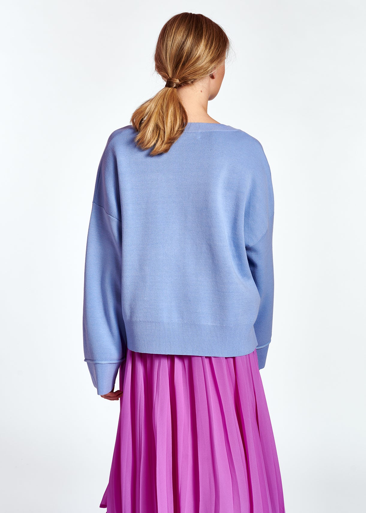 Pull carré bleu clair à encolure v RE—SSENTIEL | Essentiel second hand