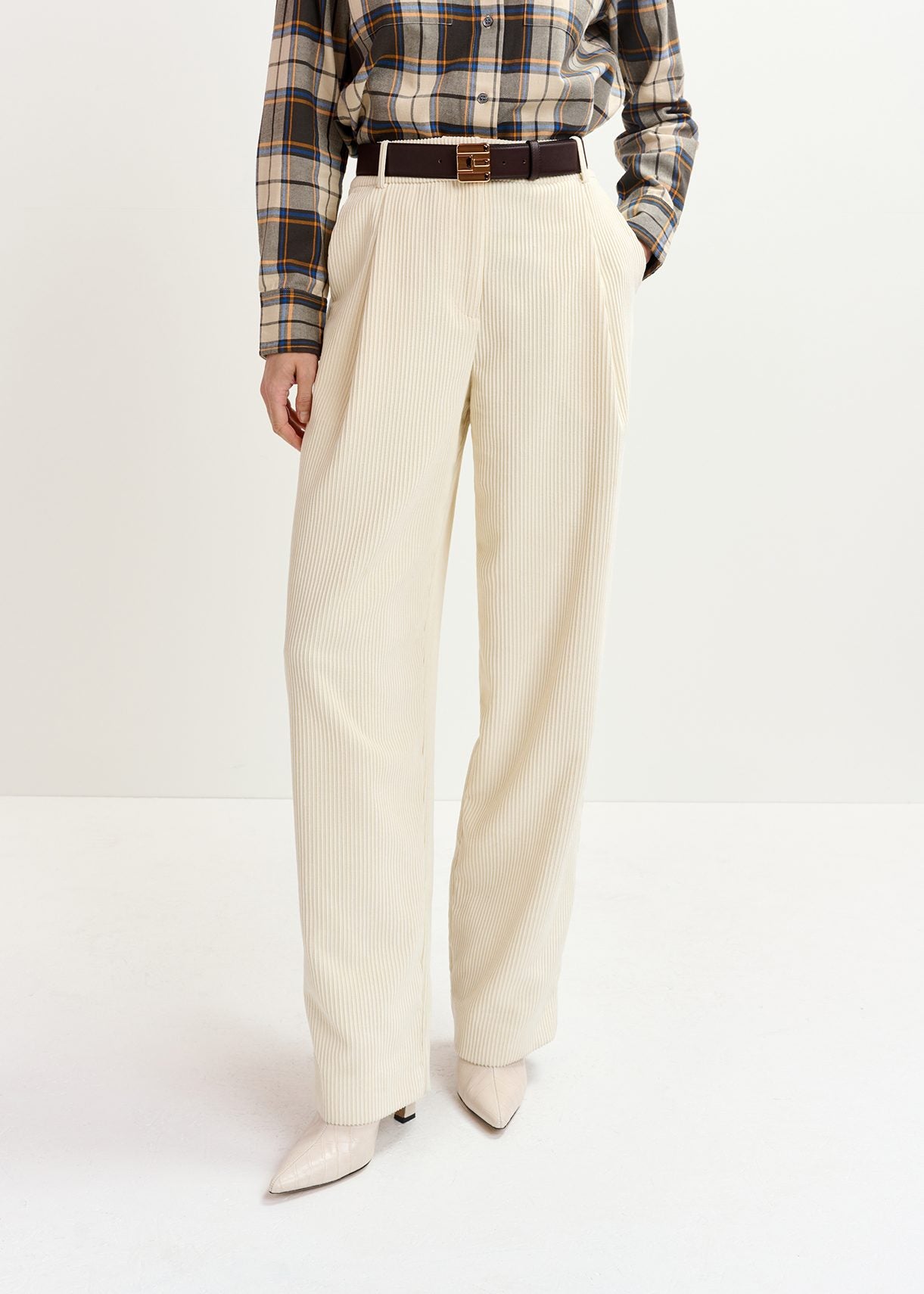 Ecru corduroy tapered-leg pants RE—SSENTIEL | Essentiel second hand