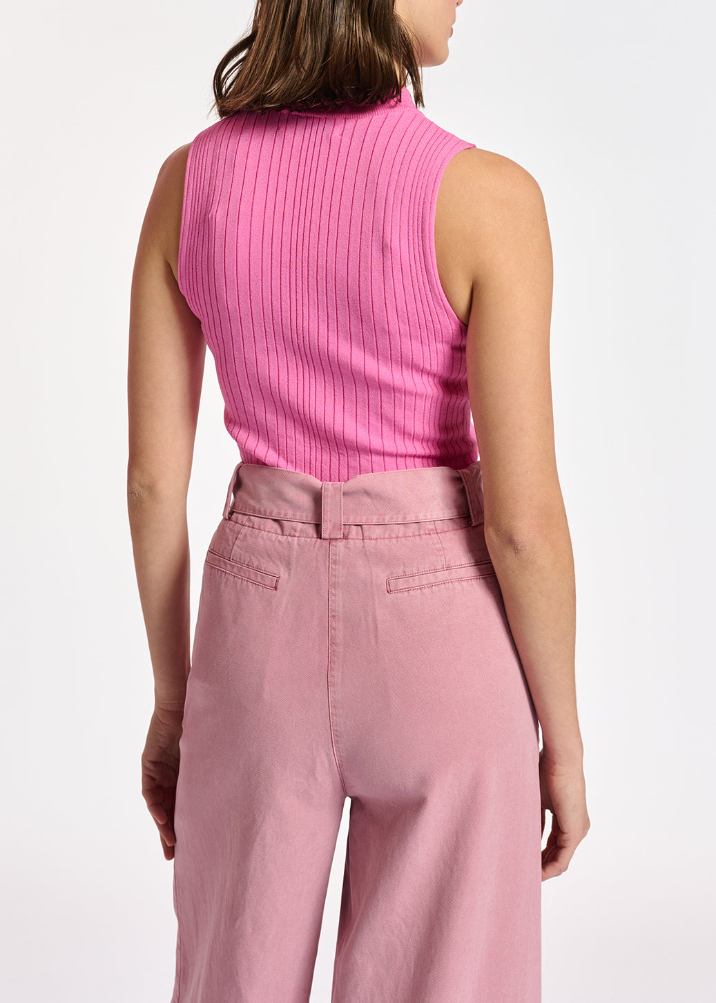 Aansluitende ribgebreide top in fluoroze RE—SSENTIEL | Essentiel second hand