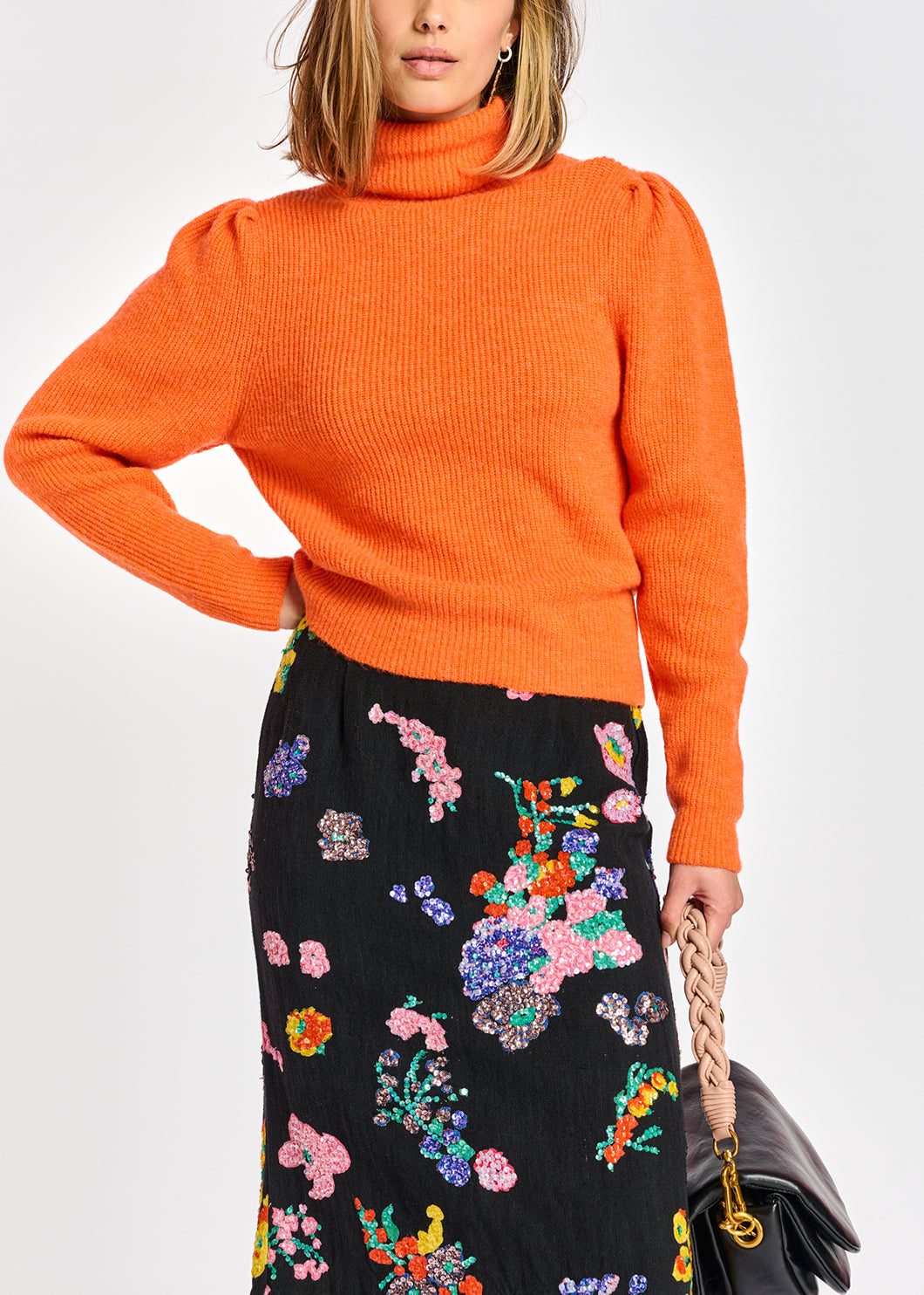 Pull orange col roulé et épaules bouffantes RE—SSENTIEL | Essentiel second hand