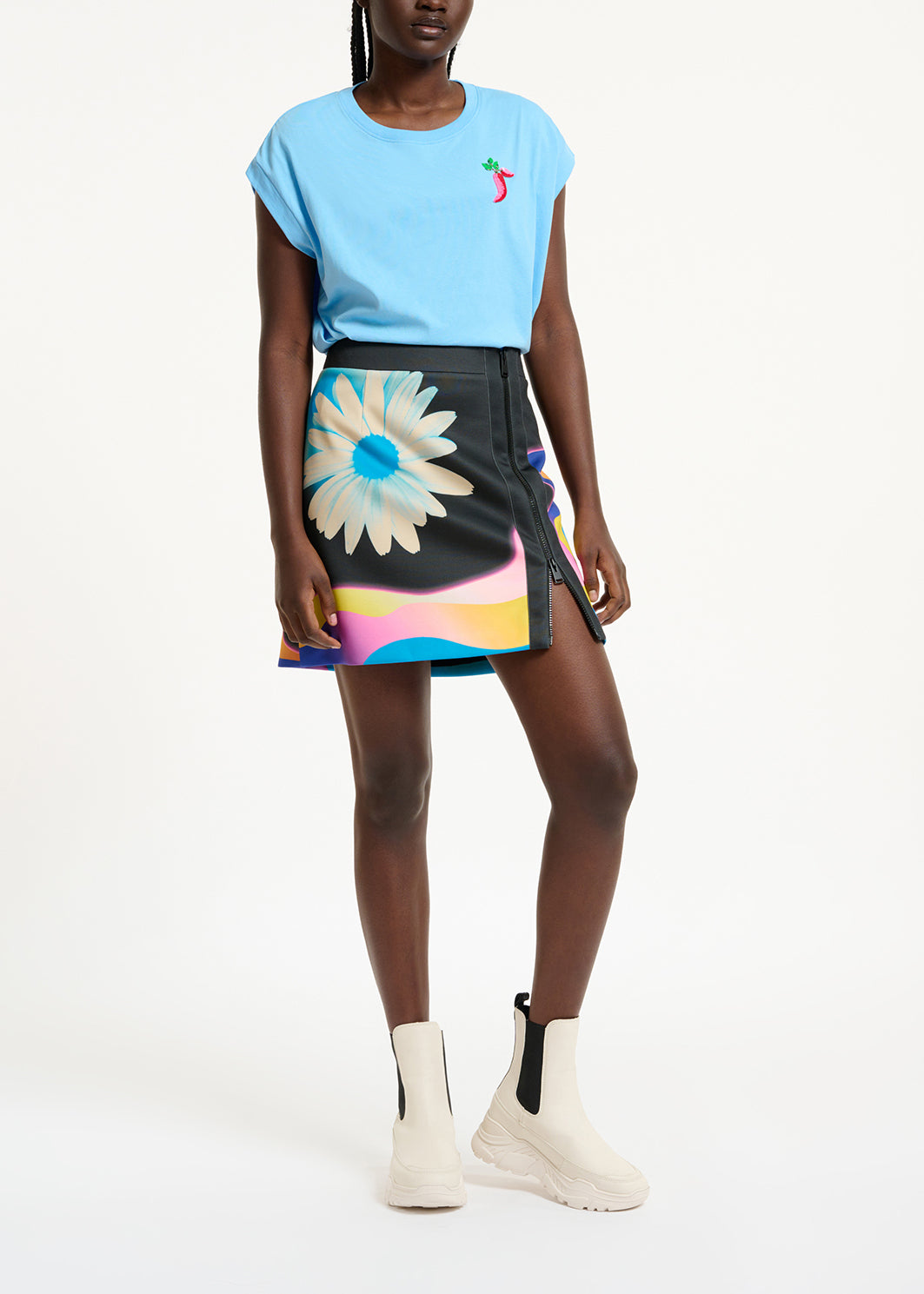 Black mini skirt with multicolor print RE—SSENTIEL | Essentiel second hand